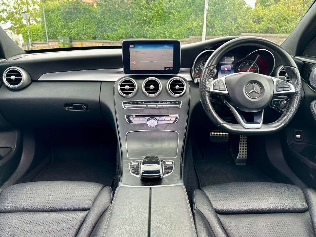 A 2018 MERCEDES-BENZ C CLASS 2.1 C220d AMG Line (Premium Plus) Saloon 4dr Diesel G-Tronic+ Euro 6 (s/s) A 2018 MERCEDES-BENZ C CLASS 2.1 C220d AMG Line (Premium Plus) Saloon 4dr Diesel G-Tronic+ Euro 6 (s/s)