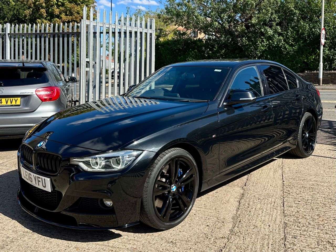 A 2016 BMW 3 SERIES 3.0 335d M Sport Saloon 4dr Diesel Auto xDrive Euro 6 (s/s) (313 ps) A 2016 BMW 3 SERIES 3.0 335d M Sport Saloon 4dr Diesel Auto xDrive Euro 6 (s/s) (313 ps)