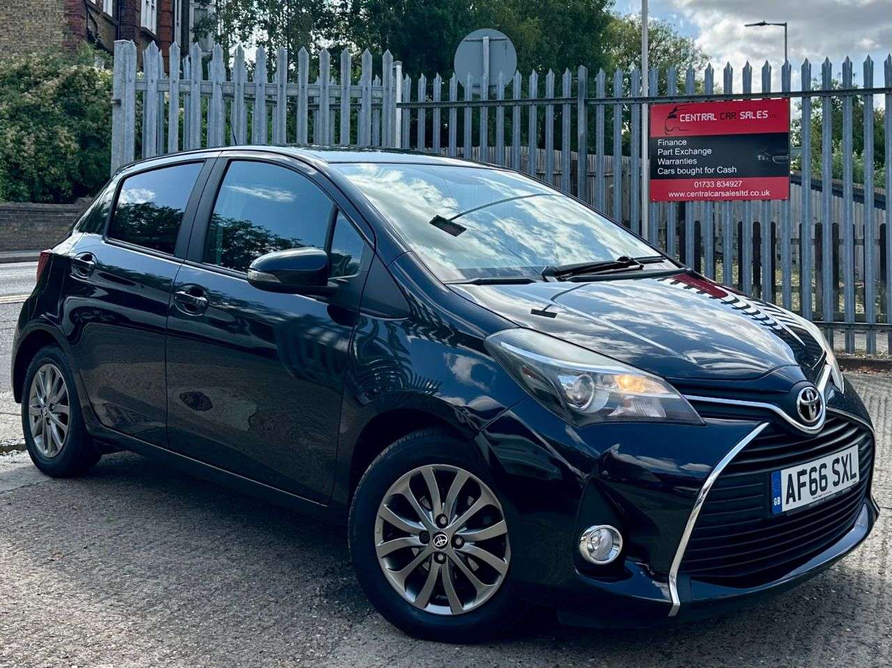 A 2016 TOYOTA YARIS 1.33 Dual VVT-i Icon Hatchback 5dr Petrol Manual Euro 6 (99 ps) A 2016 TOYOTA YARIS 1.33 Dual VVT-i Icon Hatchback 5dr Petrol Manual Euro 6 (99 ps)