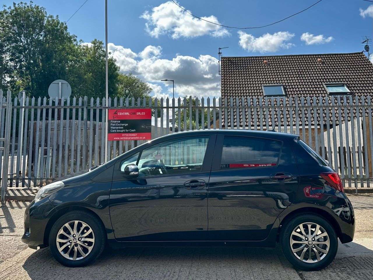 A 2016 TOYOTA YARIS 1.33 Dual VVT-i Icon Hatchback 5dr Petrol Manual Euro 6 (99 ps) A 2016 TOYOTA YARIS 1.33 Dual VVT-i Icon Hatchback 5dr Petrol Manual Euro 6 (99 ps)