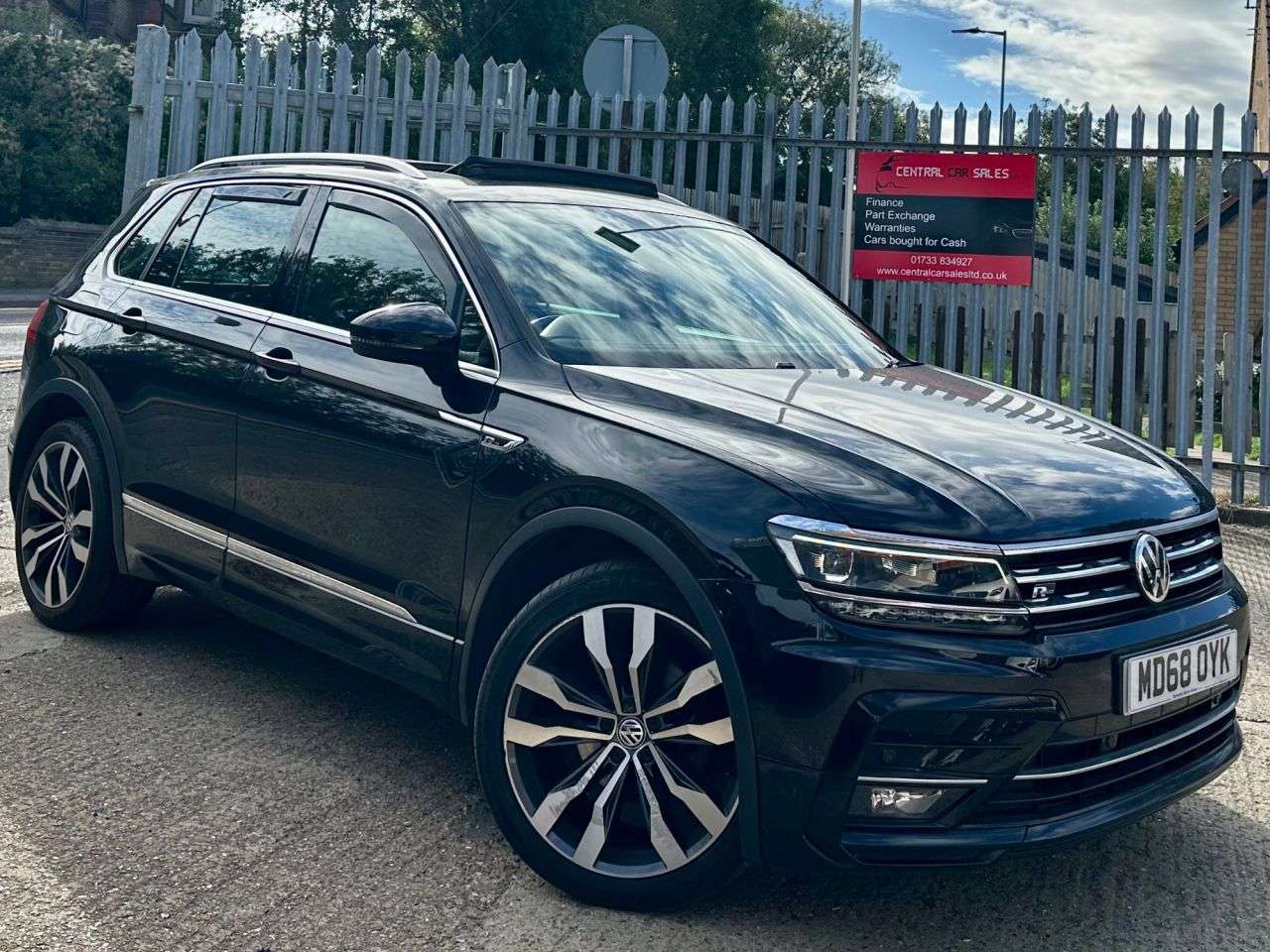 A 2019 VOLKSWAGEN TIGUAN 2.0 TDI R-Line SUV 5dr Diesel DSG 4Motion Euro 6 (s/s) (150 ps) A 2019 VOLKSWAGEN TIGUAN 2.0 TDI R-Line SUV 5dr Diesel DSG 4Motion Euro 6 (s/s) (150 ps)