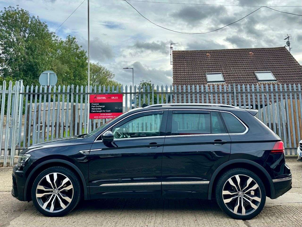 A 2019 VOLKSWAGEN TIGUAN 2.0 TDI R-Line SUV 5dr Diesel DSG 4Motion Euro 6 (s/s) (150 ps) A 2019 VOLKSWAGEN TIGUAN 2.0 TDI R-Line SUV 5dr Diesel DSG 4Motion Euro 6 (s/s) (150 ps)