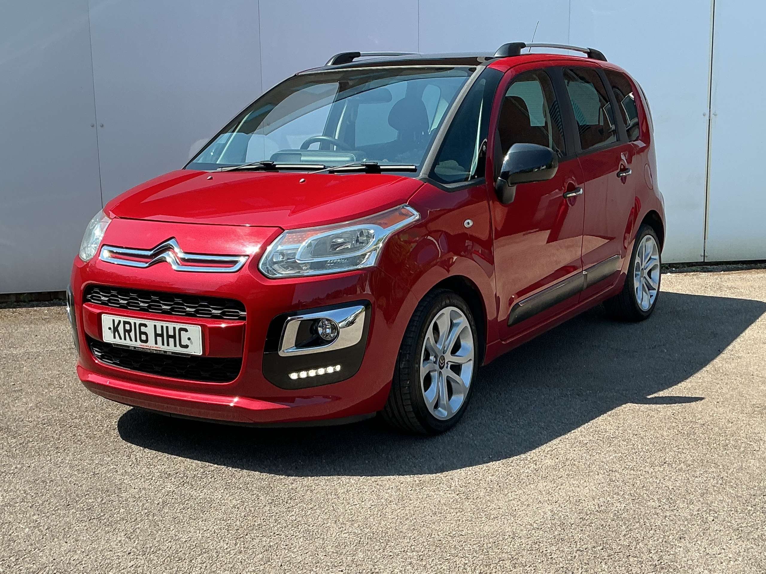 A 2016 CITROEN C3 PICASSO 1.6 BlueHDi Platinum MPV 5dr Diesel Manual Euro 6 (100 ps) A 2016 CITROEN C3 PICASSO 1.6 BlueHDi Platinum MPV 5dr Diesel Manual Euro 6 (100 ps)