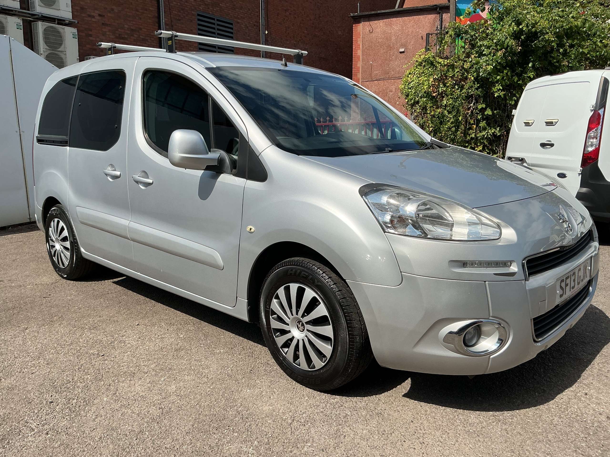 A 2013 PEUGEOT PARTNER TEPEE 1.6 HDi Tepee S MPV 5dr Diesel Manual (135 g/km, 92 bhp) A 2013 PEUGEOT PARTNER TEPEE 1.6 HDi Tepee S MPV 5dr Diesel Manual (135 g/km, 92 bhp)