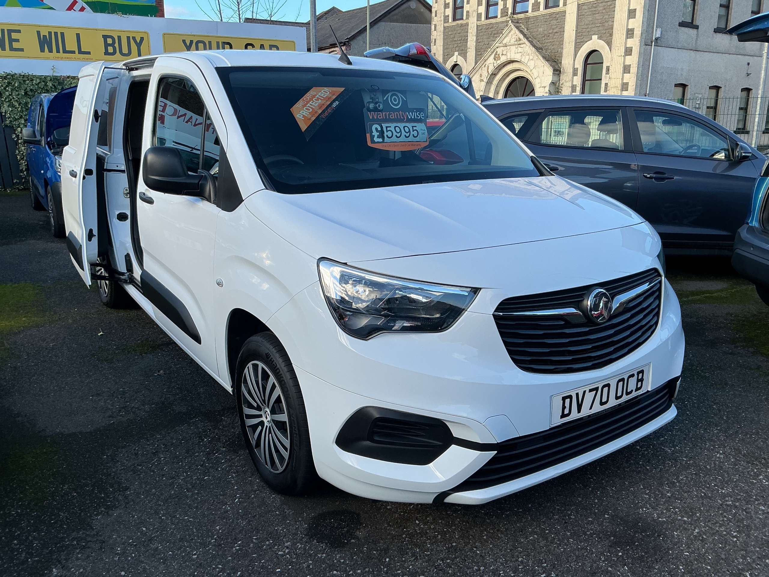 A null VAUXHALL COMBO 1.5 Turbo D 2300 Sportive Panel Van 4dr Diesel Manual L2 H1 Euro 6 (s/s) (100 ps) A null VAUXHALL COMBO 1.5 Turbo D 2300 Sportive Panel Van 4dr Diesel Manual L2 H1 Euro 6 (s/s) (100 ps)