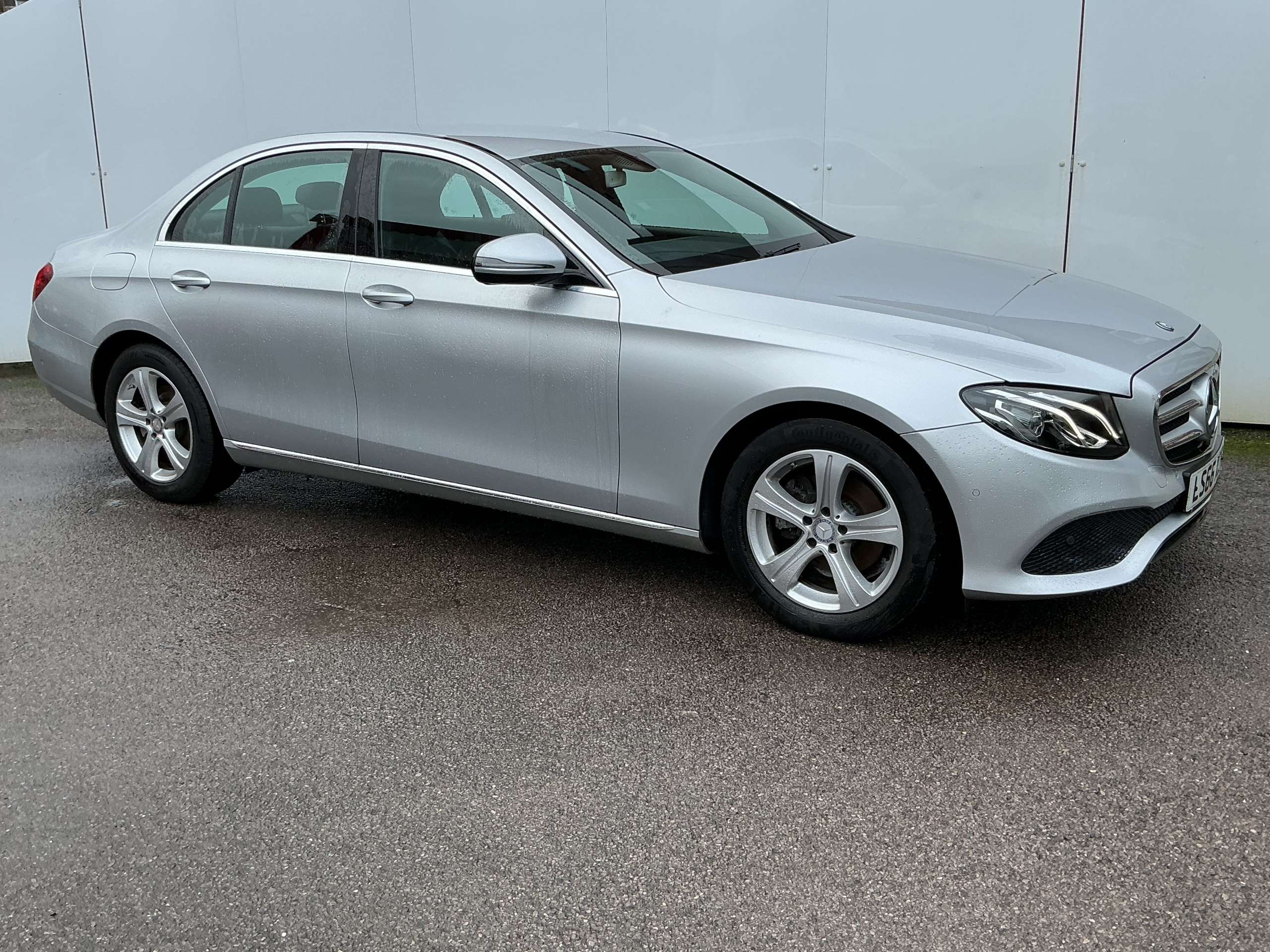 A 2016 MERCEDES-BENZ E CLASS 2.0 E220d SE Saloon 4dr Diesel G-Tronic+ Euro 6 (s/s) (194 ps) A 2016 MERCEDES-BENZ E CLASS 2.0 E220d SE Saloon 4dr Diesel G-Tronic+ Euro 6 (s/s) (194 ps)