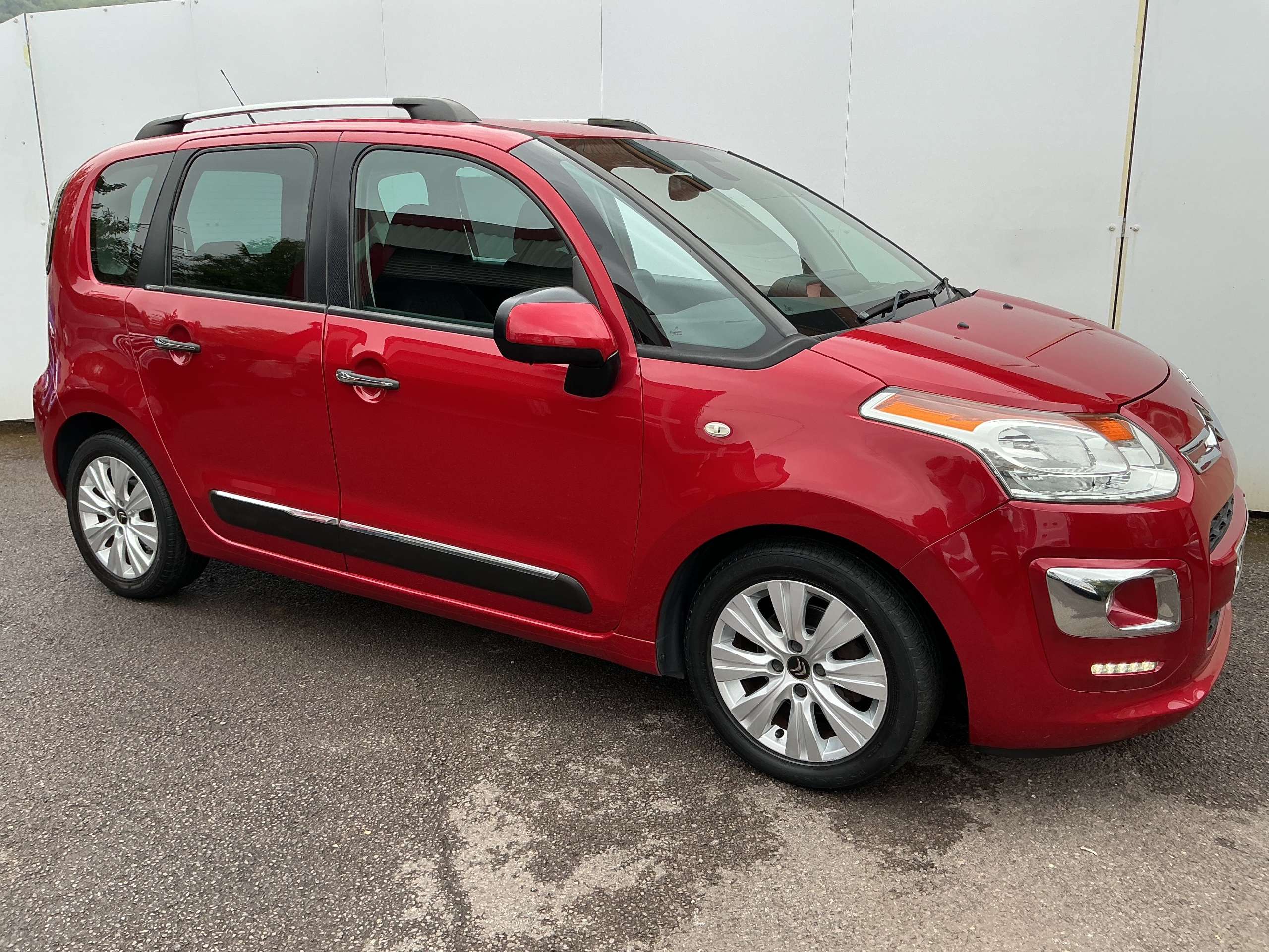 A 2015 CITROEN C3 PICASSO 1.6 HDi Exclusive MPV 5dr Diesel Manual Euro 5 (90 ps) A 2015 CITROEN C3 PICASSO 1.6 HDi Exclusive MPV 5dr Diesel Manual Euro 5 (90 ps)