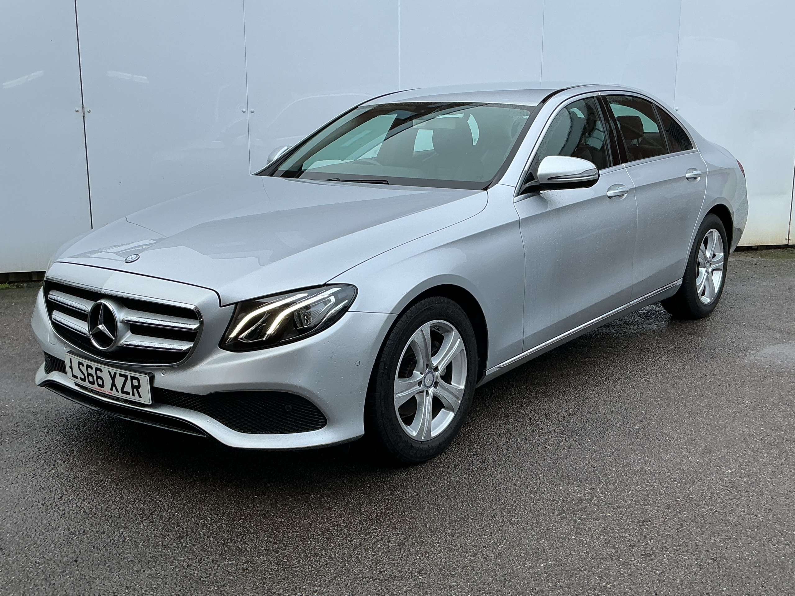 A 2016 MERCEDES-BENZ E CLASS 2.0 E220d SE Saloon 4dr Diesel G-Tronic+ Euro 6 (s/s) (194 ps) A 2016 MERCEDES-BENZ E CLASS 2.0 E220d SE Saloon 4dr Diesel G-Tronic+ Euro 6 (s/s) (194 ps)