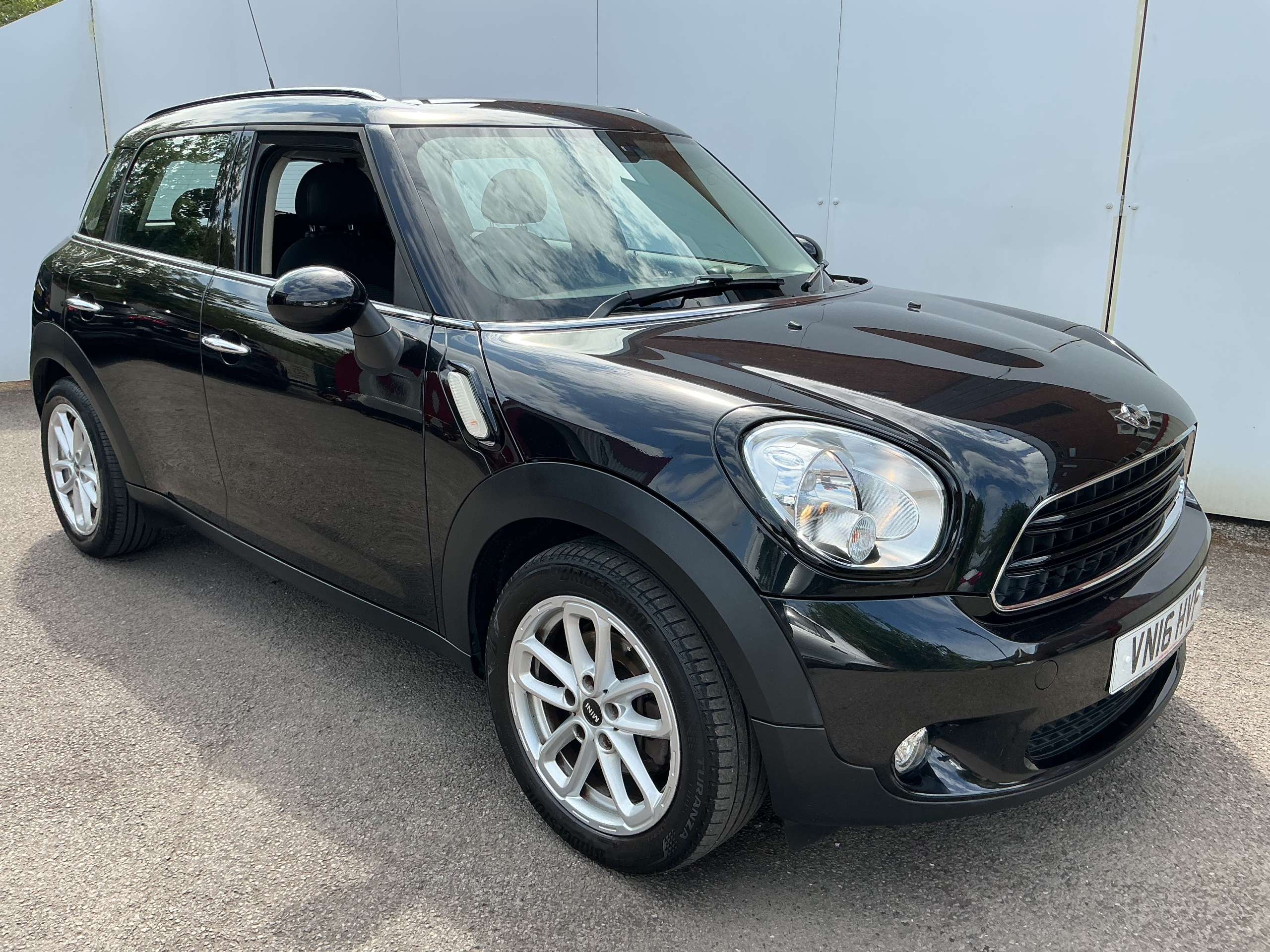 A 2016 MINI COUNTRYMAN 1.6 Cooper D Business Edition SUV 5dr Diesel Manual Euro 5 (s/s) (112 ps) A 2016 MINI COUNTRYMAN 1.6 Cooper D Business Edition SUV 5dr Diesel Manual Euro 5 (s/s) (112 ps)