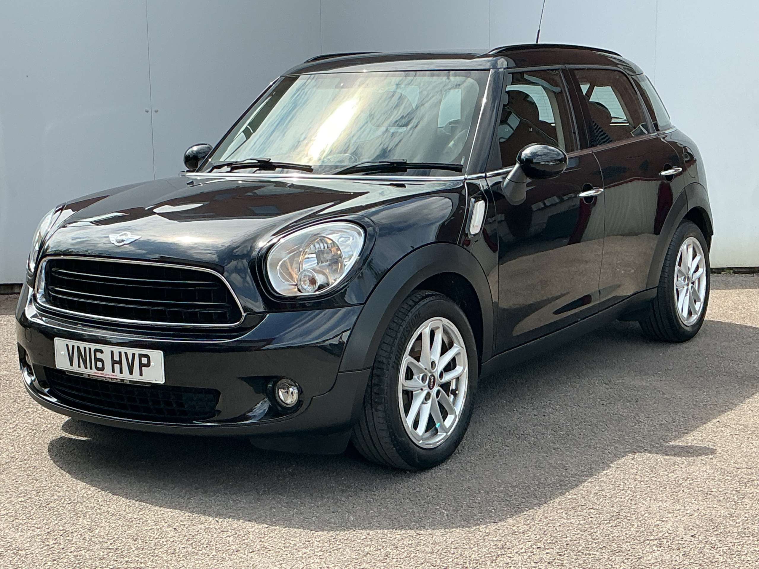 A 2016 MINI COUNTRYMAN 1.6 Cooper D Business Edition SUV 5dr Diesel Manual Euro 5 (s/s) (112 ps) A 2016 MINI COUNTRYMAN 1.6 Cooper D Business Edition SUV 5dr Diesel Manual Euro 5 (s/s) (112 ps)