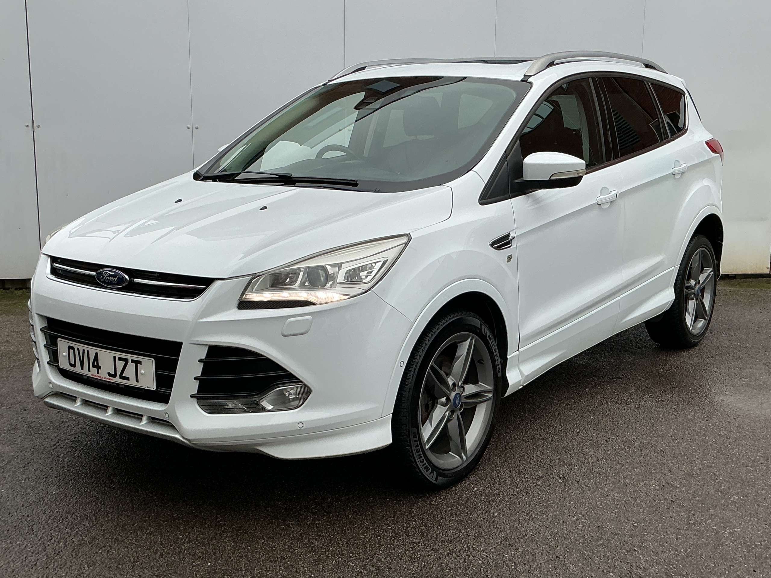 A 2014 FORD KUGA 2.0 TDCi Titanium X SUV 5dr Diesel Powershift AWD Euro 5 (163 ps) A 2014 FORD KUGA 2.0 TDCi Titanium X SUV 5dr Diesel Powershift AWD Euro 5 (163 ps)