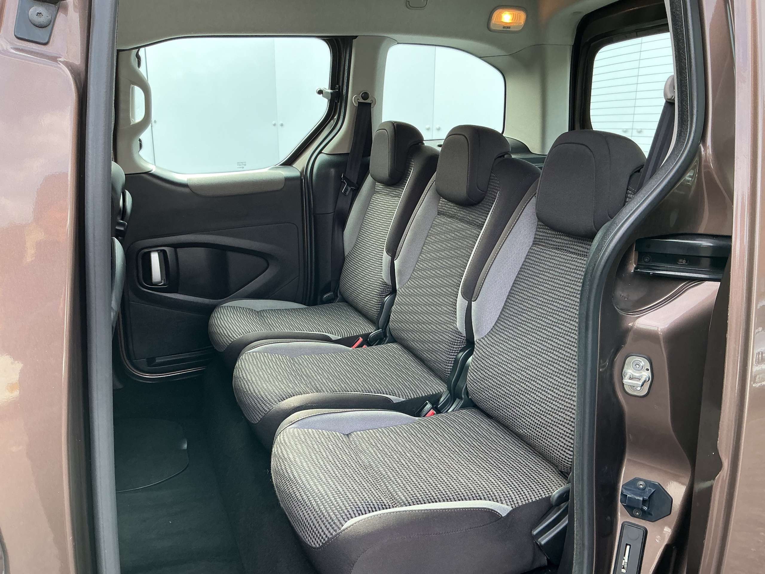 2013 PEUGEOT PARTNER TEPEE 2013 PEUGEOT PARTNER TEPEE