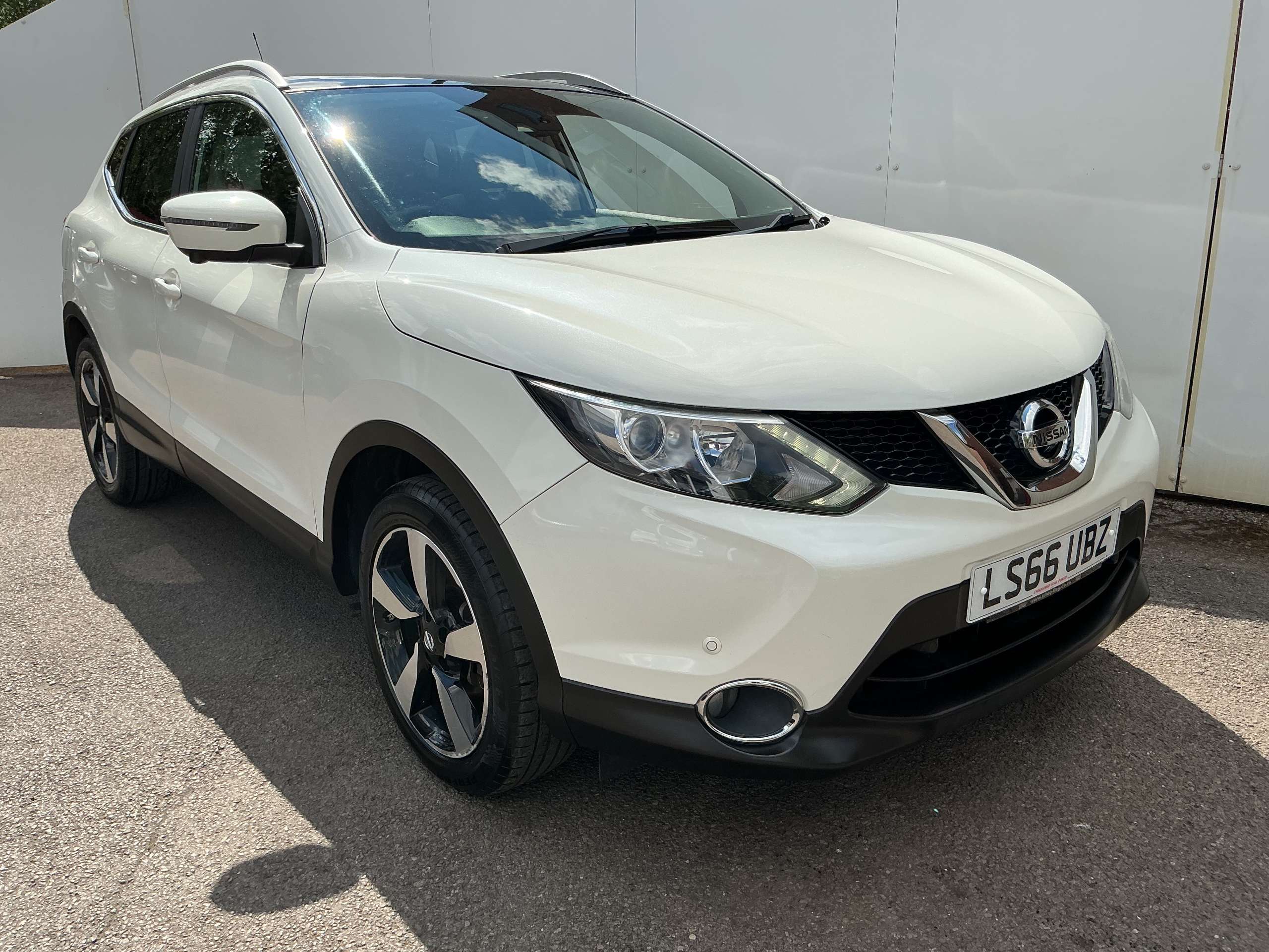 A 2016 NISSAN QASHQAI N-CONNECTA DCI A 2016 NISSAN QASHQAI N-CONNECTA DCI