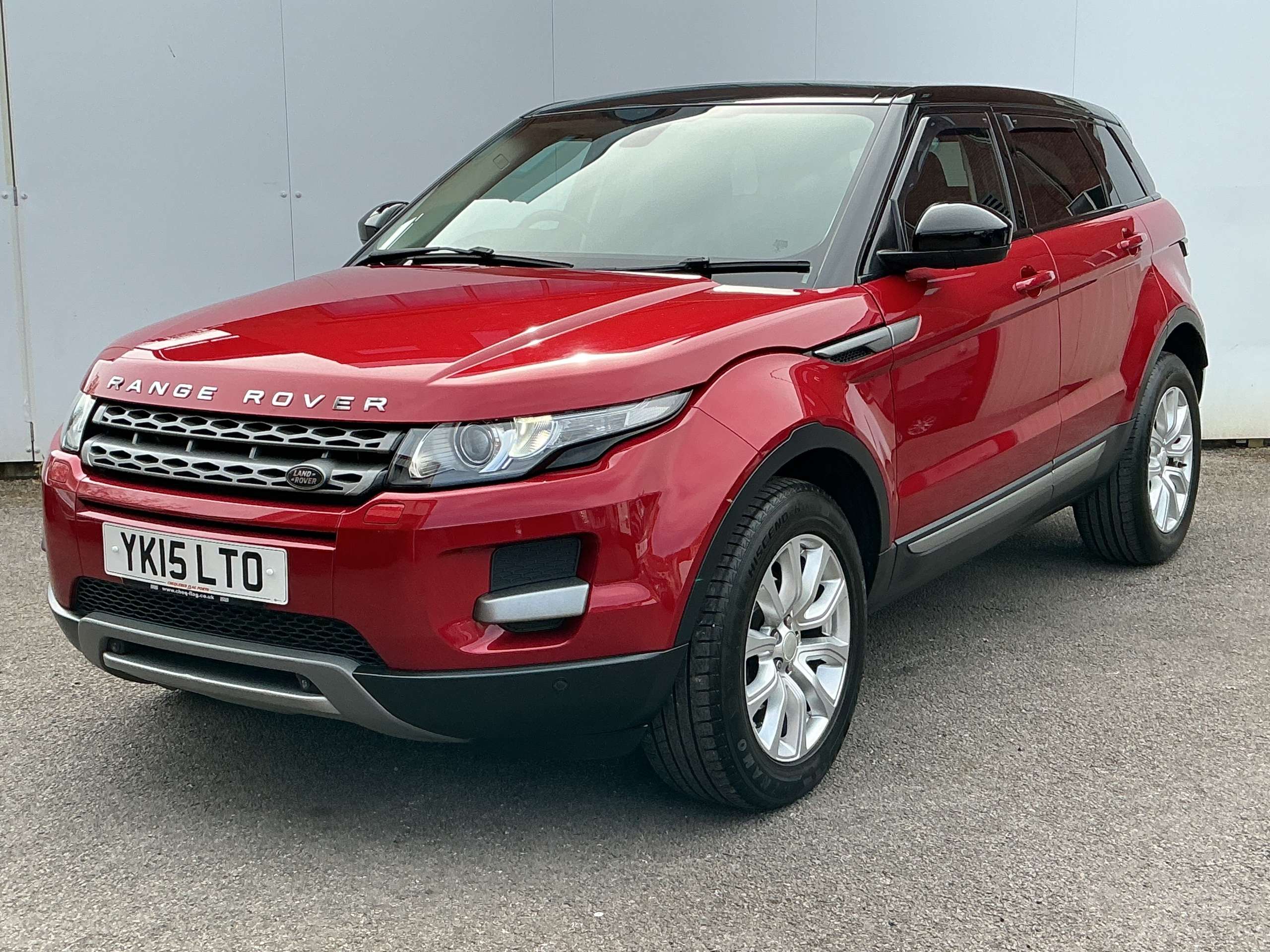 A 2015 LAND ROVER RANGE ROVER EVOQUE 2.2 SD4 Pure Tech SUV 5dr Diesel Auto 4WD Euro 5 (s/s) (190 ps) A 2015 LAND ROVER RANGE ROVER EVOQUE 2.2 SD4 Pure Tech SUV 5dr Diesel Auto 4WD Euro 5 (s/s) (190 ps)