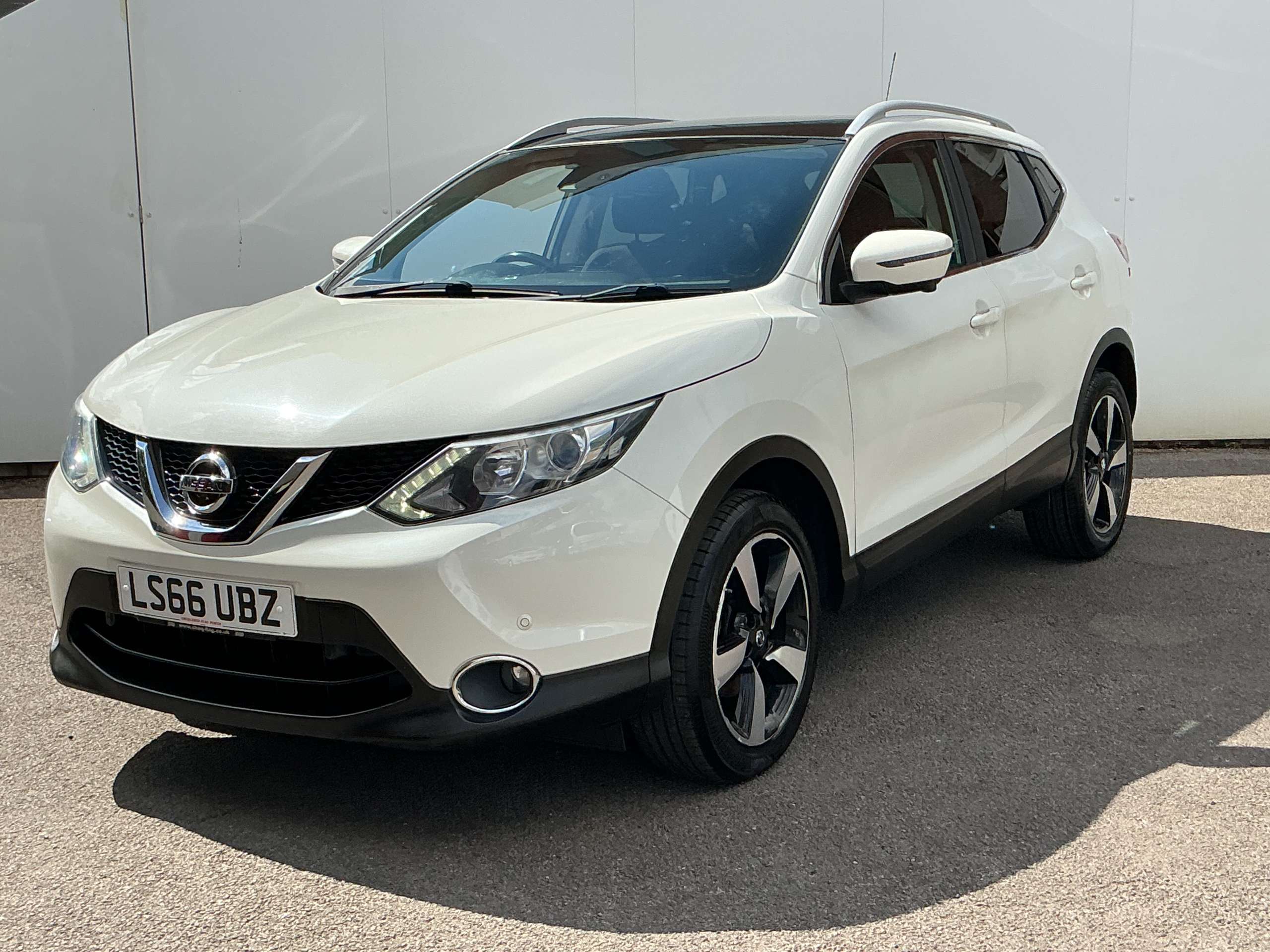 A 2016 NISSAN QASHQAI N-CONNECTA DCI A 2016 NISSAN QASHQAI N-CONNECTA DCI