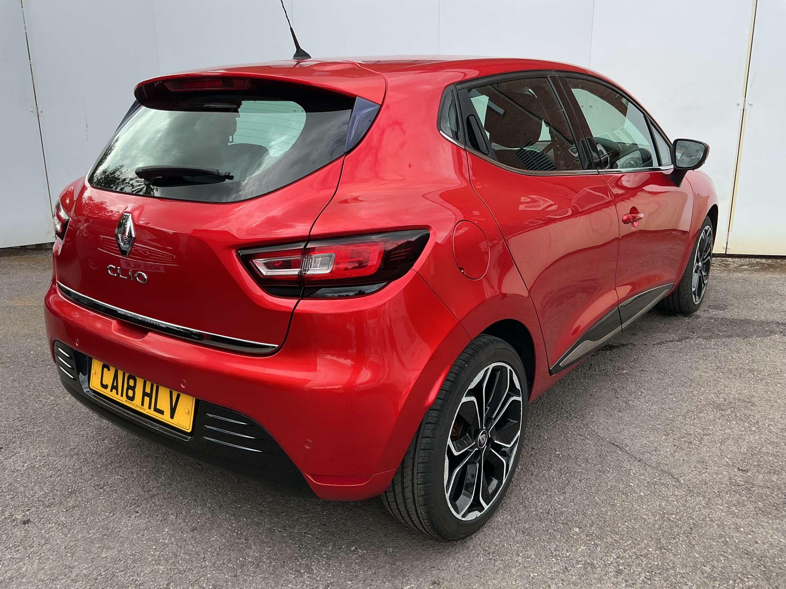 A 2018 RENAULT CLIO 0.9 TCe Dynamique S Nav Hatchback 5dr Petrol Manual Euro 6 (s/s) (90 ps) A 2018 RENAULT CLIO 0.9 TCe Dynamique S Nav Hatchback 5dr Petrol Manual Euro 6 (s/s) (90 ps)