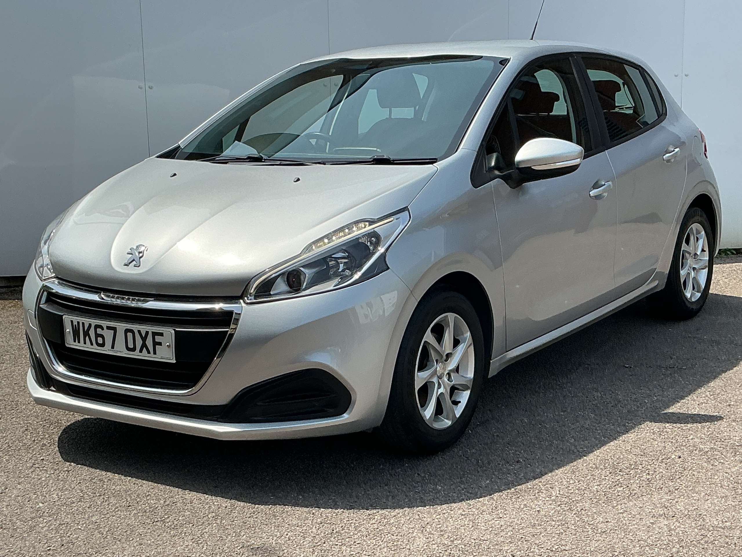 A 2017 PEUGEOT 208 1.2 PureTech Active Hatchback 5dr Petrol Manual Euro 6 (82 ps) A 2017 PEUGEOT 208 1.2 PureTech Active Hatchback 5dr Petrol Manual Euro 6 (82 ps)