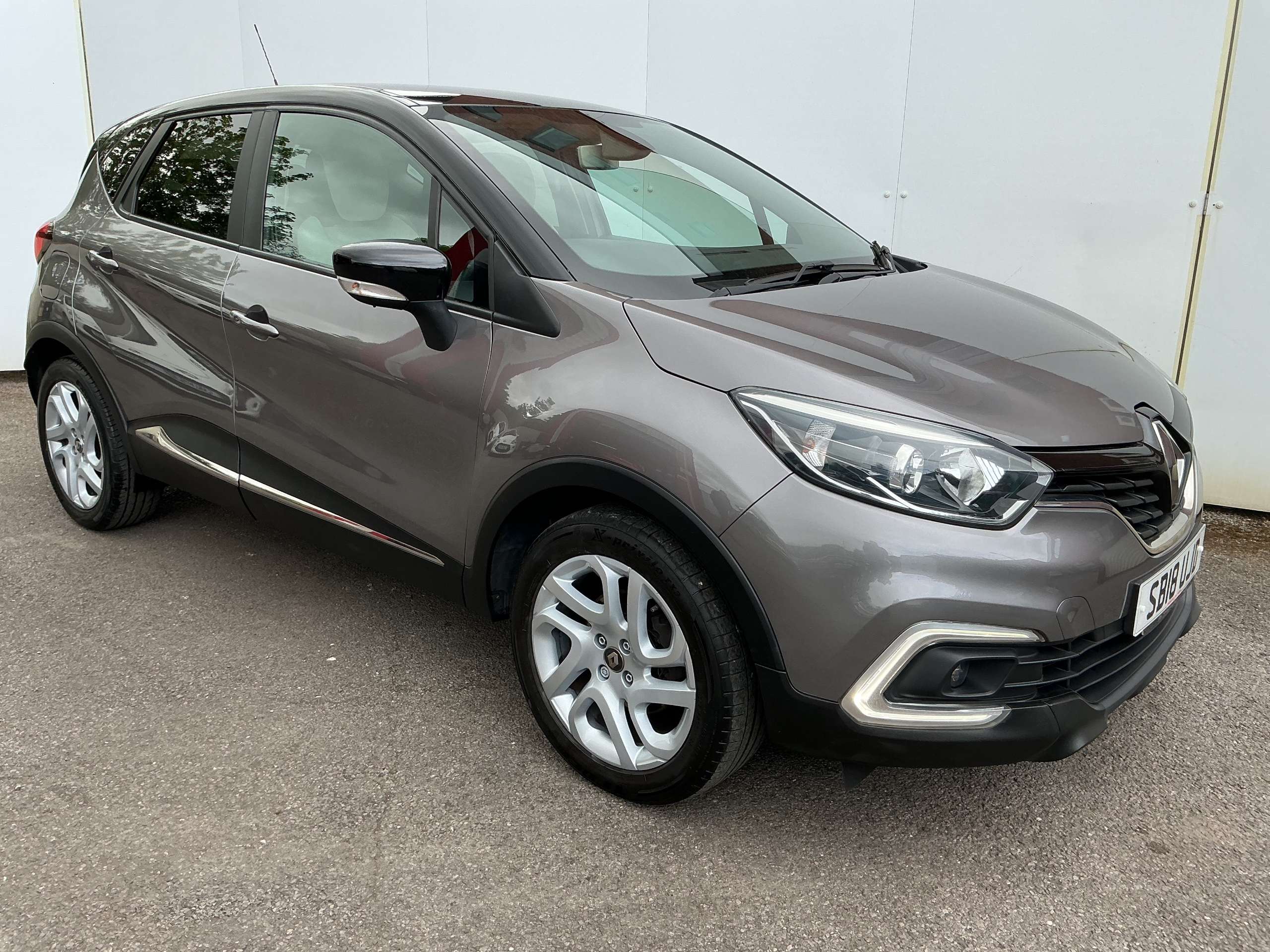 A 2018 RENAULT CAPTUR 1.5 dCi ENERGY Iconic SUV 5dr Diesel EDC Euro 6 (s/s) (90 ps) A 2018 RENAULT CAPTUR 1.5 dCi ENERGY Iconic SUV 5dr Diesel EDC Euro 6 (s/s) (90 ps)