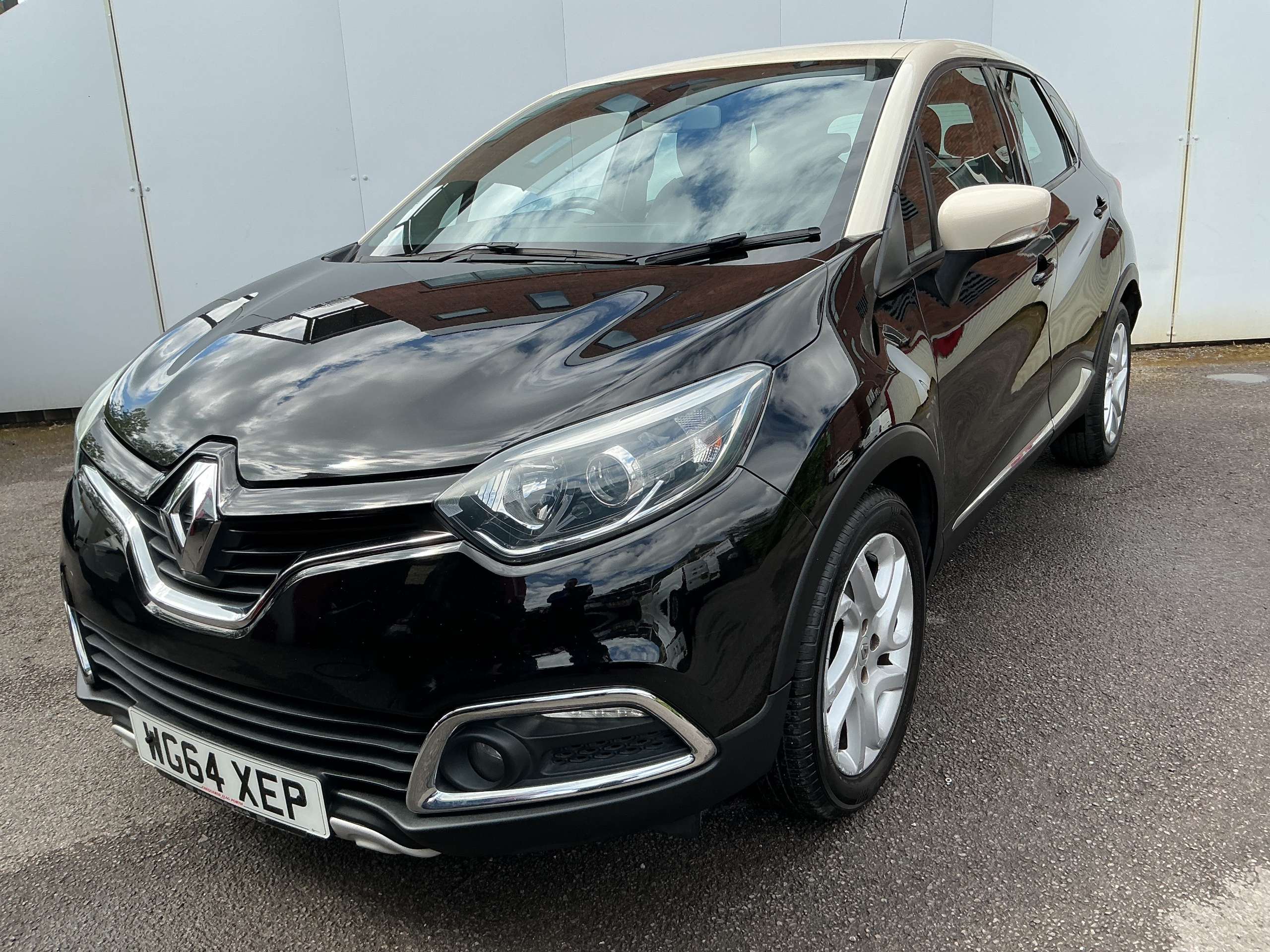 A 2014 RENAULT CAPTUR 1.5 dCi ENERGY Dynamique MediaNav SUV 5dr Diesel Manual Euro 5 (s/s) (90 ps) A 2014 RENAULT CAPTUR 1.5 dCi ENERGY Dynamique MediaNav SUV 5dr Diesel Manual Euro 5 (s/s) (90 ps)