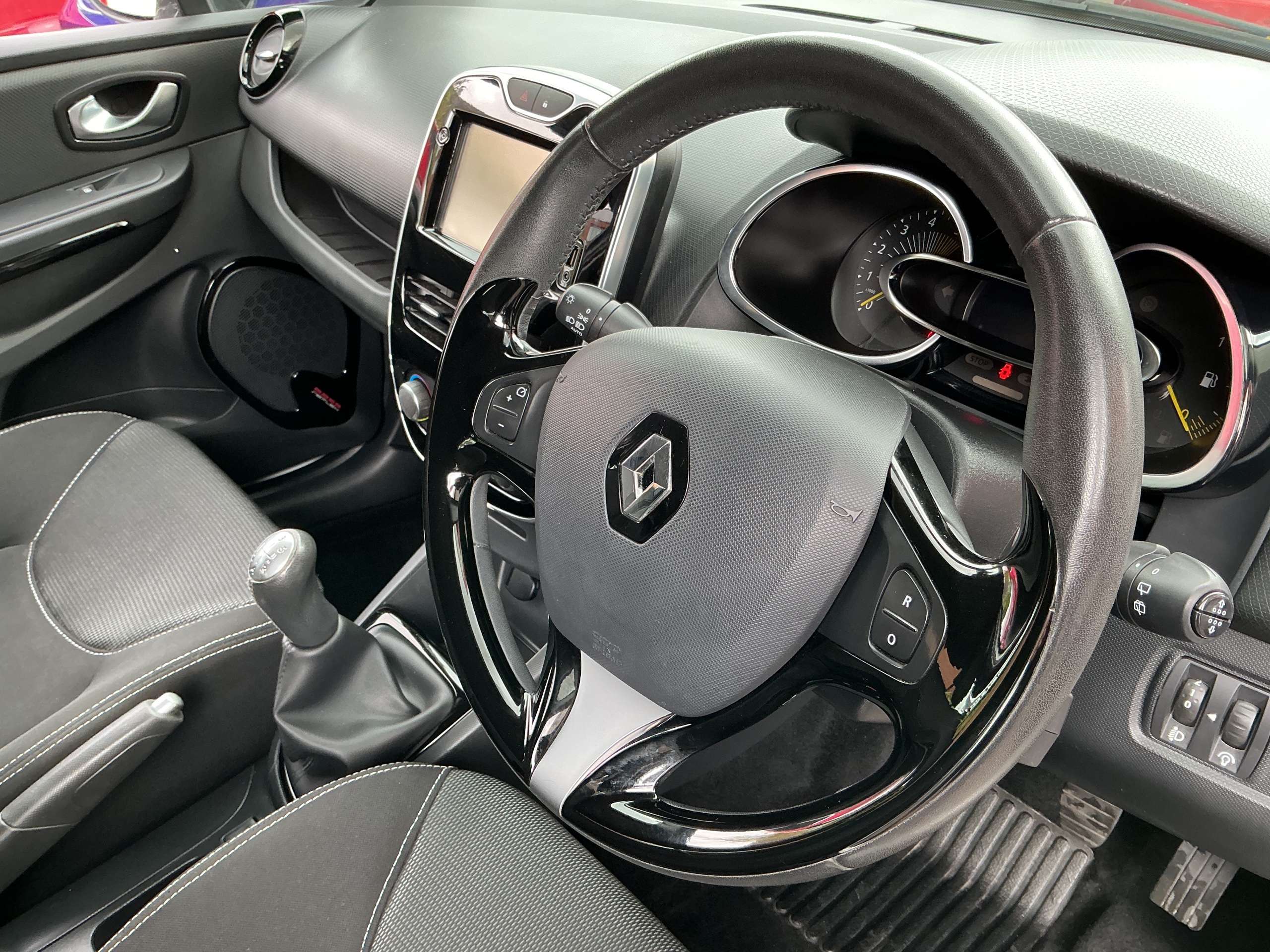 2015 RENAULT CLIO 2015 RENAULT CLIO