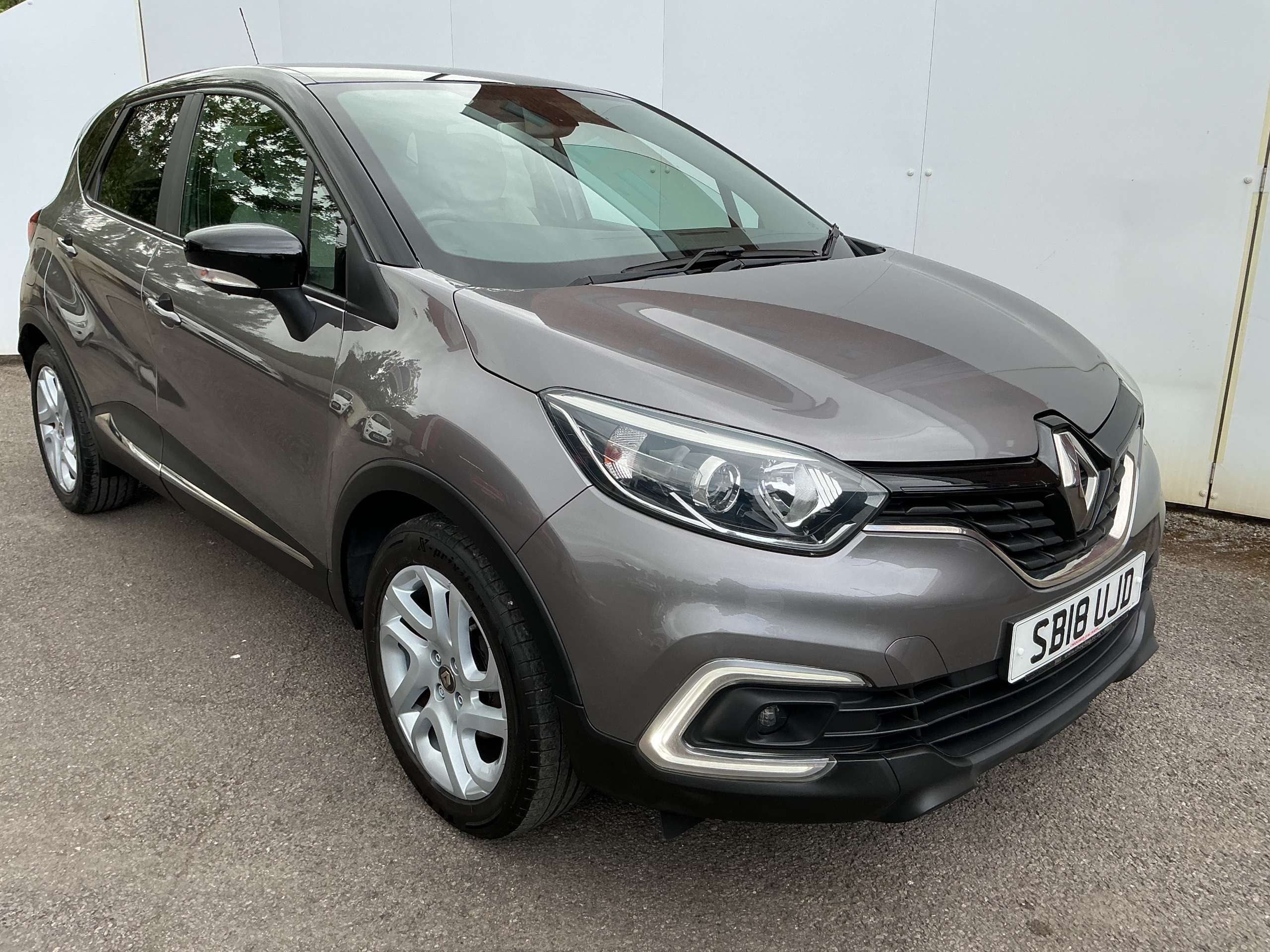 A 2018 RENAULT CAPTUR 1.5 dCi ENERGY Iconic SUV 5dr Diesel EDC Euro 6 (s/s) (90 ps) A 2018 RENAULT CAPTUR 1.5 dCi ENERGY Iconic SUV 5dr Diesel EDC Euro 6 (s/s) (90 ps)