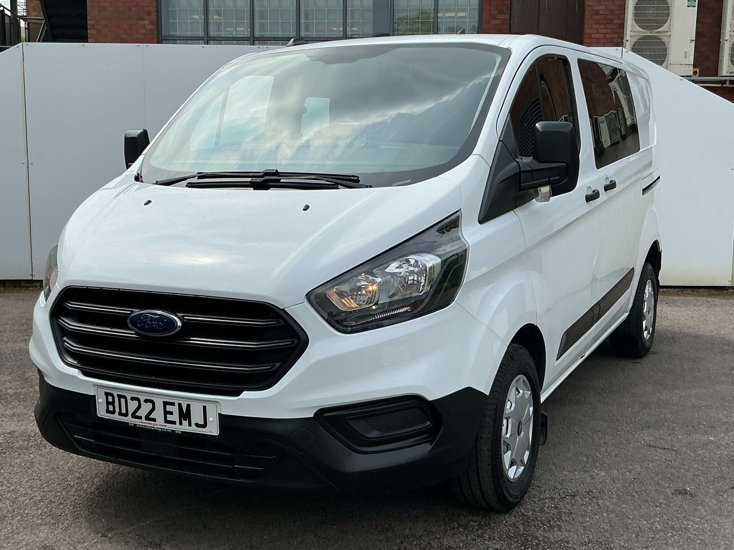 A 2022 FORD TRANSIT CUSTOM 2.0 300 EcoBlue Leader Crew Van Double Cab 5dr Diesel Manual L1 H1 Euro 6 (s/s) (105 ps) A 2022 FORD TRANSIT CUSTOM 2.0 300 EcoBlue Leader Crew Van Double Cab 5dr Diesel Manual L1 H1 Euro 6 (s/s) (105 ps)