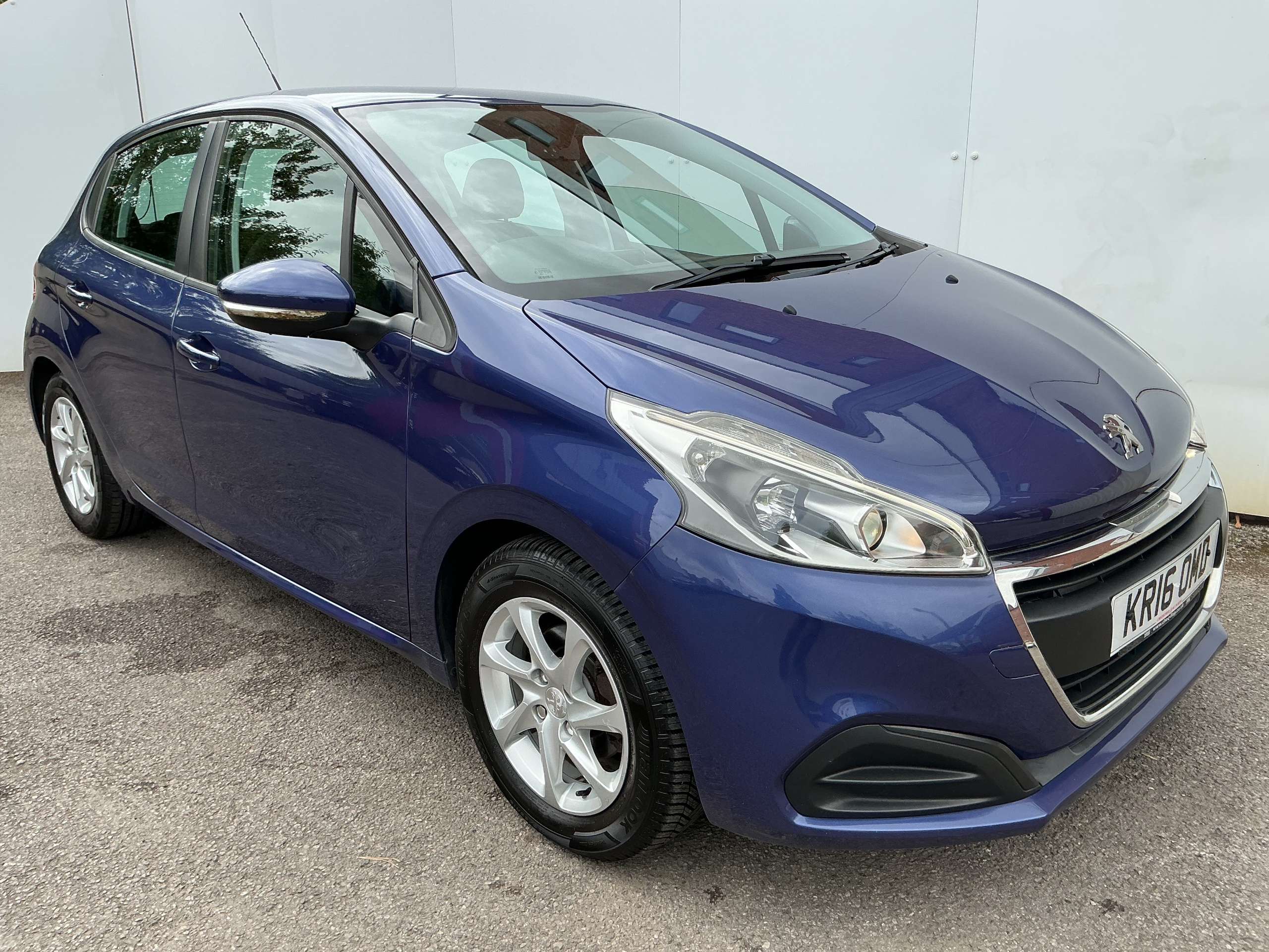 A 2016 PEUGEOT 208 1.2 PureTech Active Hatchback 5dr Petrol Manual Euro 6 (82 ps) A 2016 PEUGEOT 208 1.2 PureTech Active Hatchback 5dr Petrol Manual Euro 6 (82 ps)