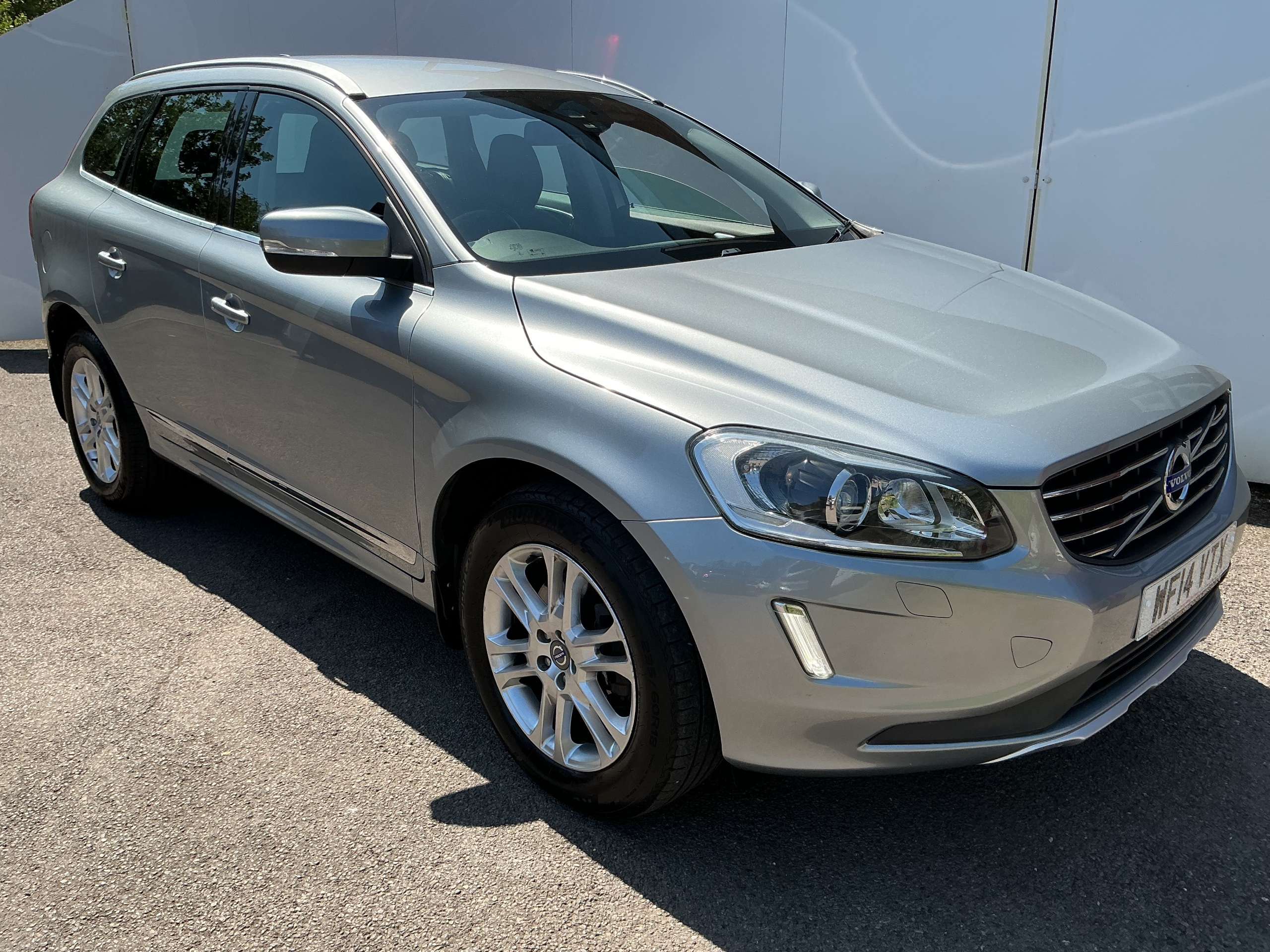 A 2014 VOLVO XC60 2.4 D5 SE Lux Nav SUV 5dr Diesel Geartronic AWD Euro 5 (215 ps) A 2014 VOLVO XC60 2.4 D5 SE Lux Nav SUV 5dr Diesel Geartronic AWD Euro 5 (215 ps)