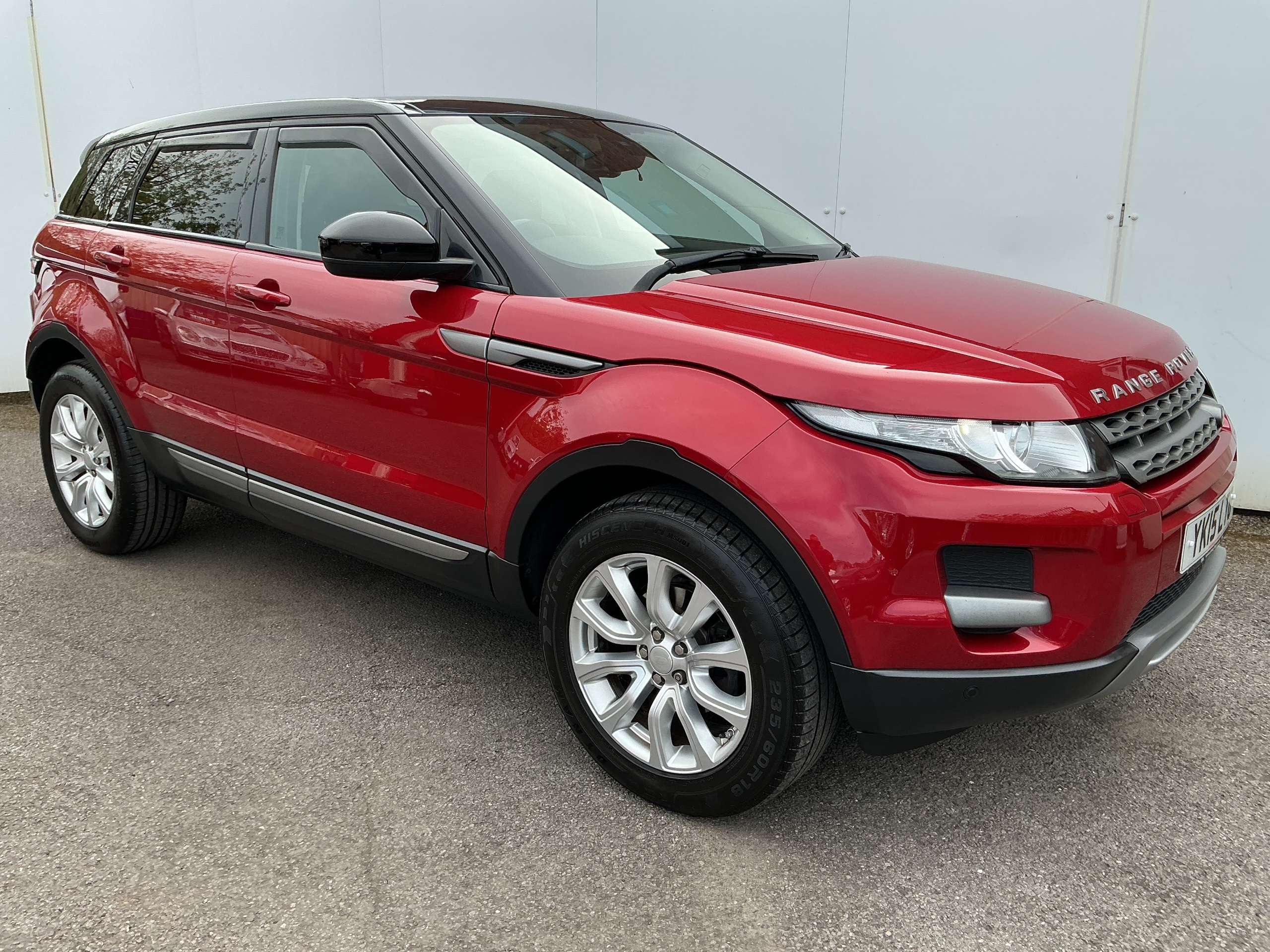 A 2015 LAND ROVER RANGE ROVER EVOQUE 2.2 SD4 Pure Tech SUV 5dr Diesel Auto 4WD Euro 5 (s/s) (190 ps) A 2015 LAND ROVER RANGE ROVER EVOQUE 2.2 SD4 Pure Tech SUV 5dr Diesel Auto 4WD Euro 5 (s/s) (190 ps)