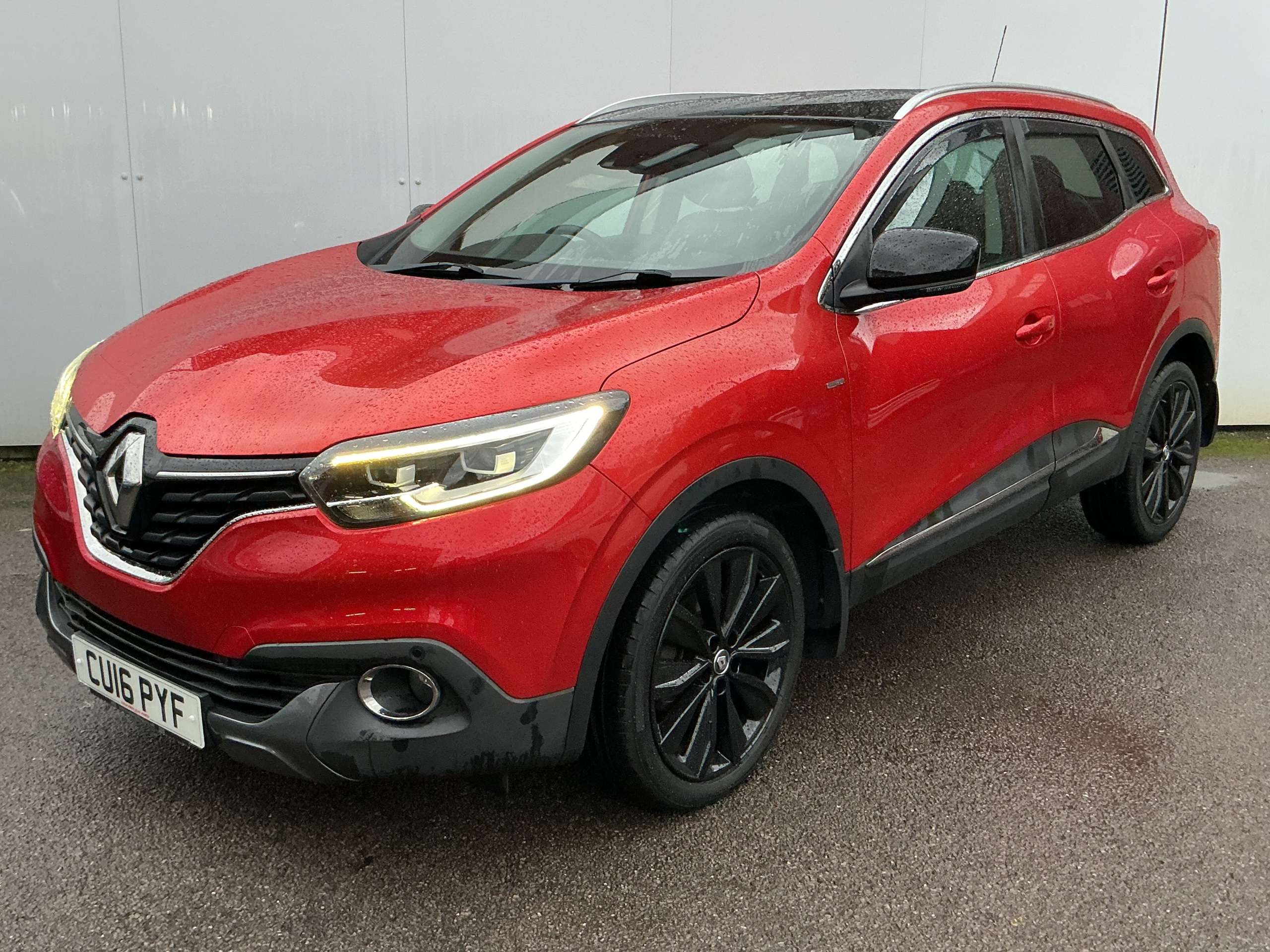 A 2016 RENAULT KADJAR 1.5 dCi Signature Nav SUV 5dr Diesel EDC Euro 6 (s/s) (110 ps) A 2016 RENAULT KADJAR 1.5 dCi Signature Nav SUV 5dr Diesel EDC Euro 6 (s/s) (110 ps)