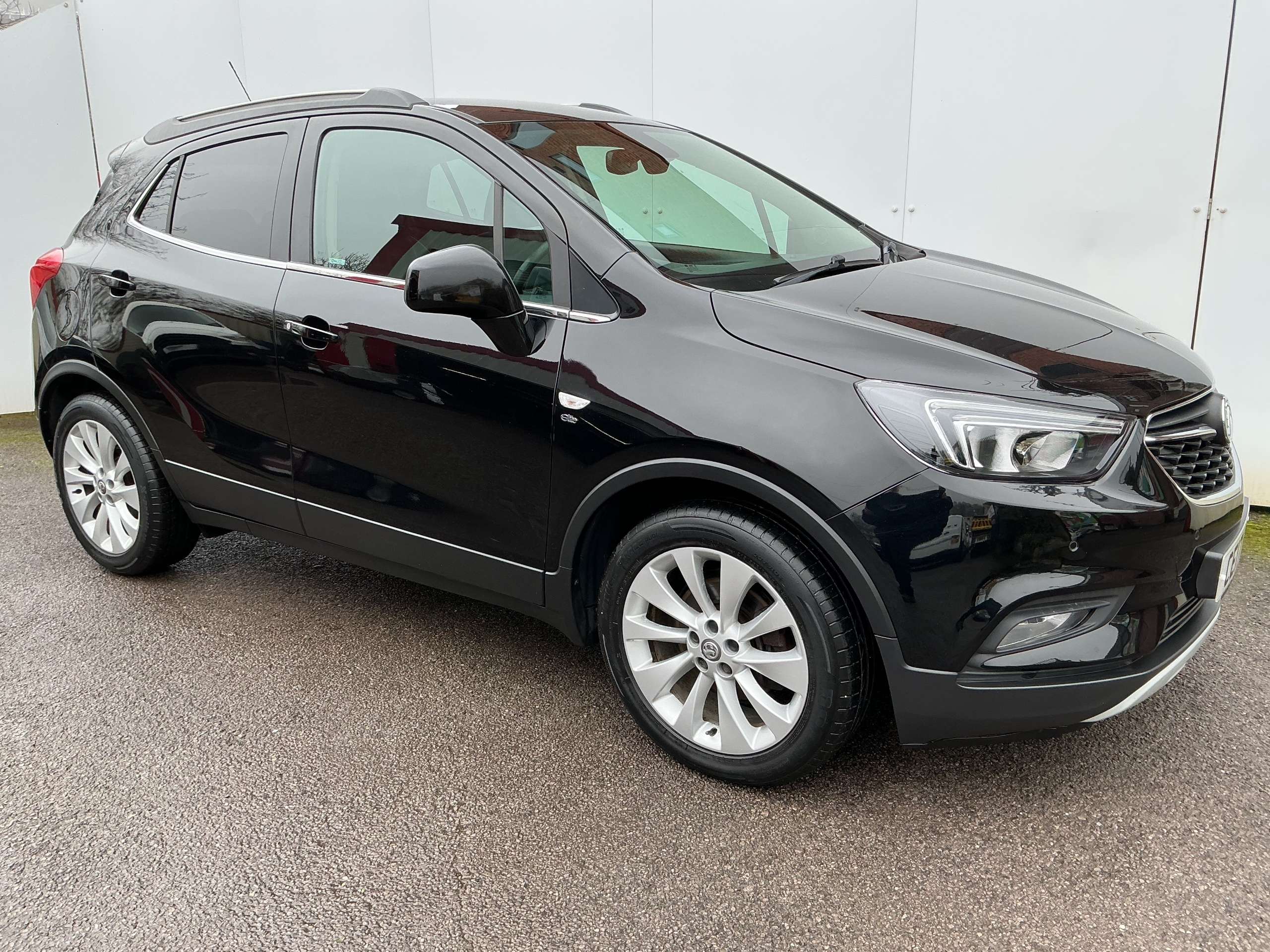 A 2017 VAUXHALL MOKKA X 1.6i Elite SUV 5dr Petrol Manual Euro 6 (s/s) (115 ps) A 2017 VAUXHALL MOKKA X 1.6i Elite SUV 5dr Petrol Manual Euro 6 (s/s) (115 ps)