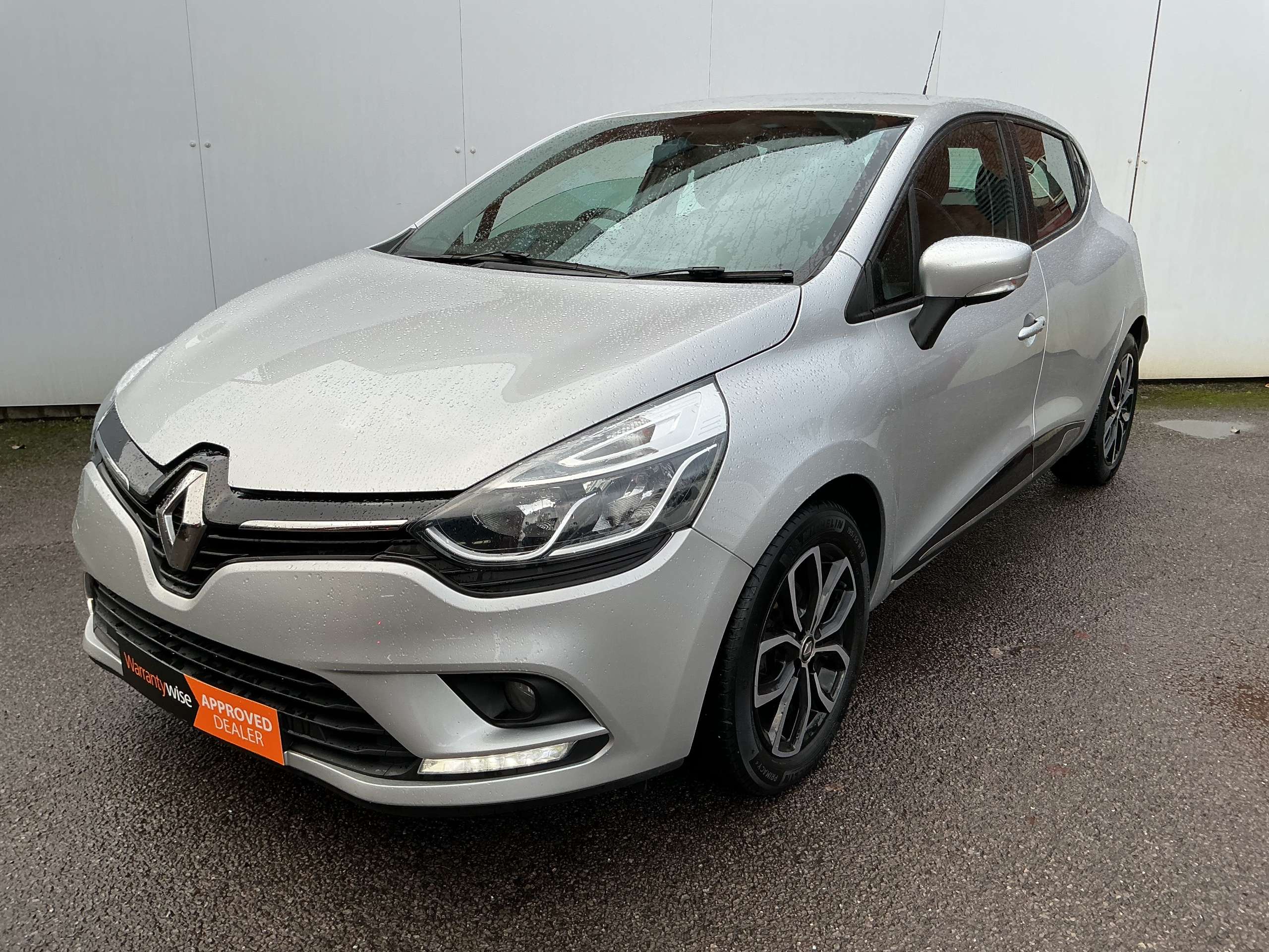 A null RENAULT CLIO 1.5 DCI PLAY A null RENAULT CLIO 1.5 DCI PLAY