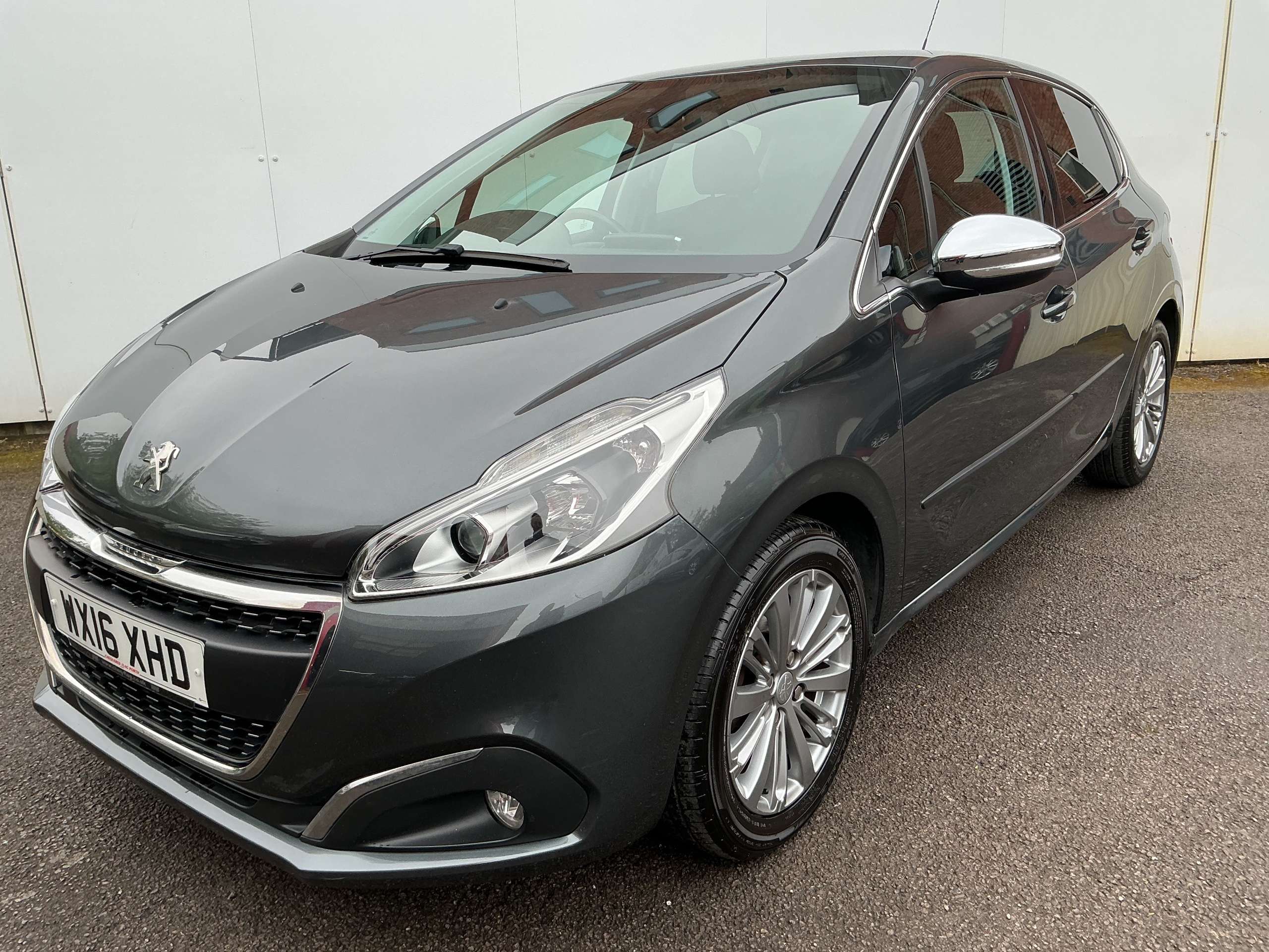 A 2016 PEUGEOT 208 1.2 PureTech Allure Hatchback 5dr Petrol Manual Euro 6 (82 ps) A 2016 PEUGEOT 208 1.2 PureTech Allure Hatchback 5dr Petrol Manual Euro 6 (82 ps)