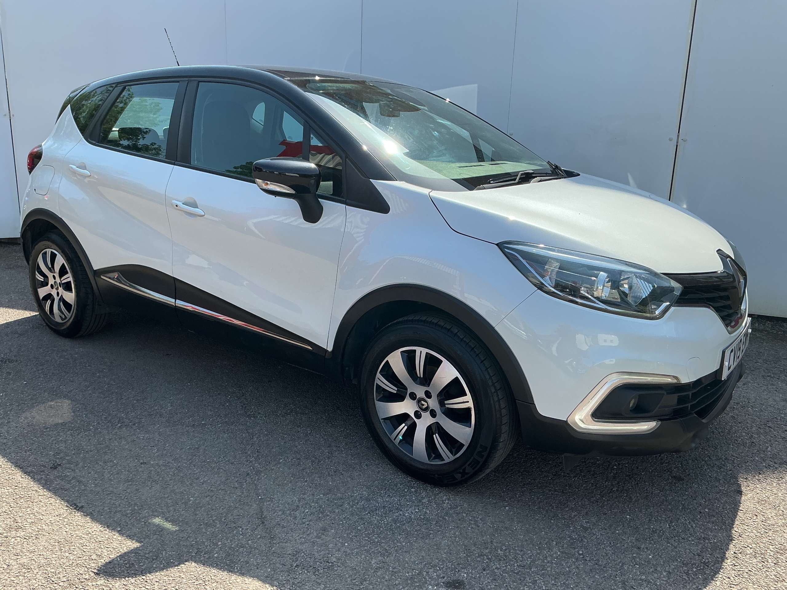 A 2019 RENAULT CAPTUR 0.9 TCe ENERGY Play SUV 5dr Petrol Manual Euro 6 (s/s) (90 ps) A 2019 RENAULT CAPTUR 0.9 TCe ENERGY Play SUV 5dr Petrol Manual Euro 6 (s/s) (90 ps)
