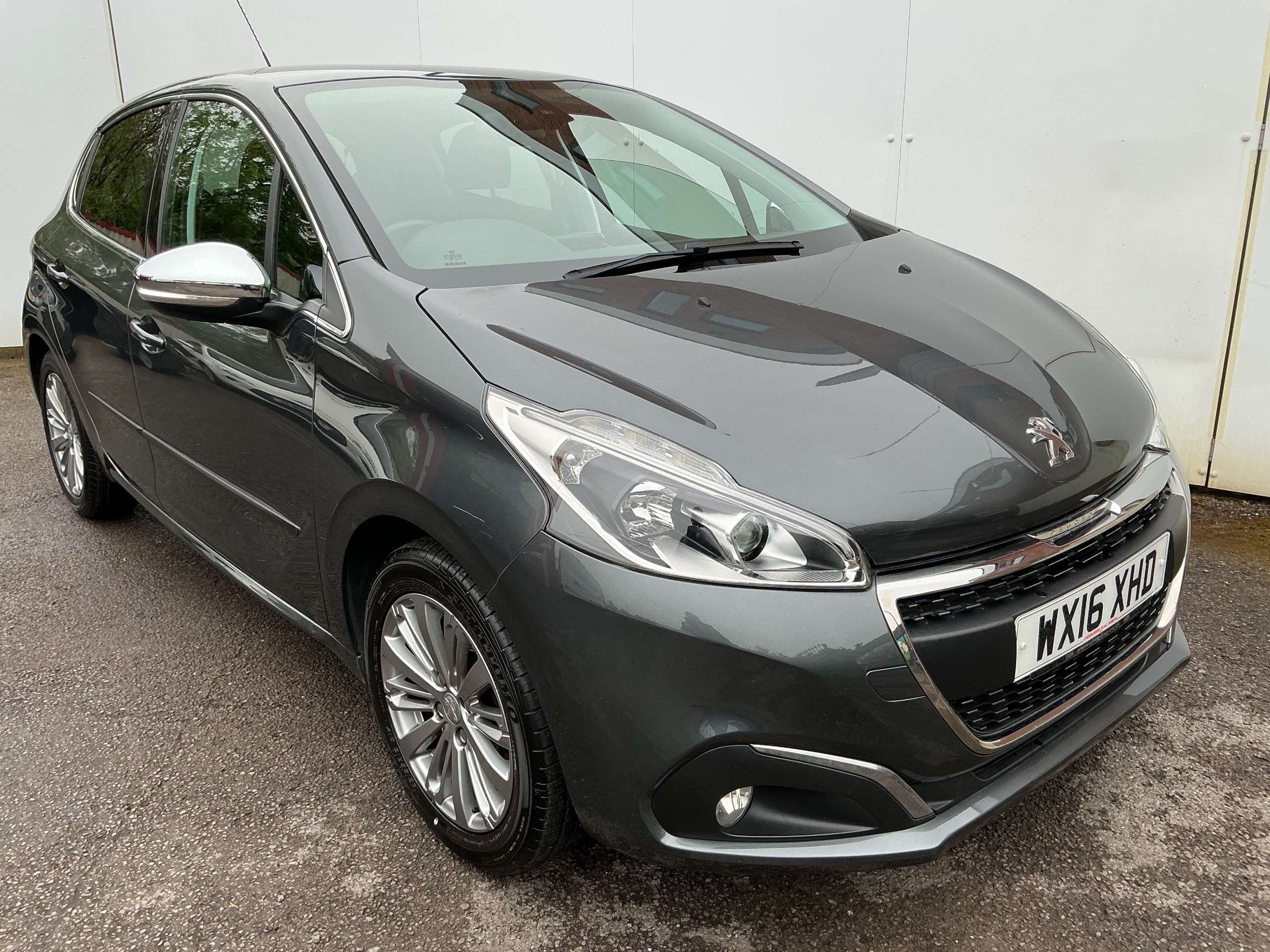 A 2016 PEUGEOT 208 1.2 PureTech Allure Hatchback 5dr Petrol Manual Euro 6 (82 ps) A 2016 PEUGEOT 208 1.2 PureTech Allure Hatchback 5dr Petrol Manual Euro 6 (82 ps)