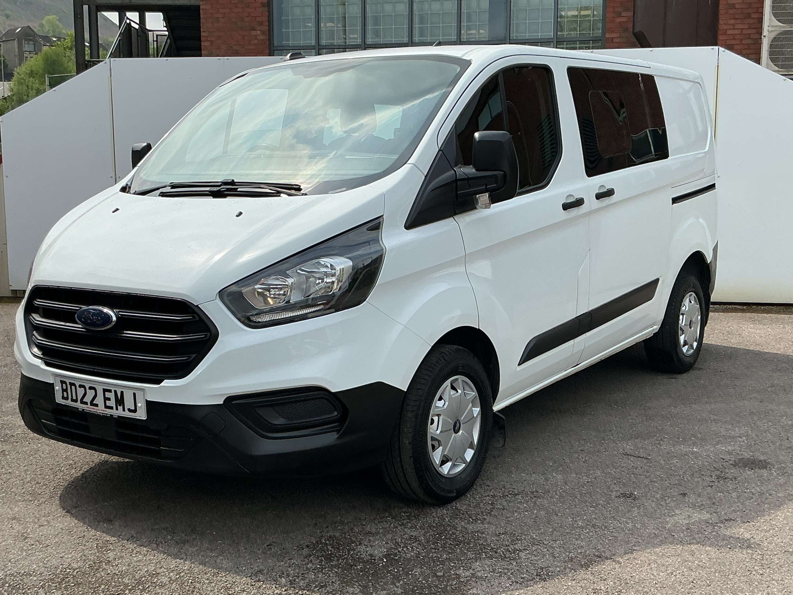 A 2022 FORD TRANSIT CUSTOM 2.0 300 EcoBlue Leader Crew Van Double Cab 5dr Diesel Manual L1 H1 Euro 6 (s/s) (105 ps) A 2022 FORD TRANSIT CUSTOM 2.0 300 EcoBlue Leader Crew Van Double Cab 5dr Diesel Manual L1 H1 Euro 6 (s/s) (105 ps)