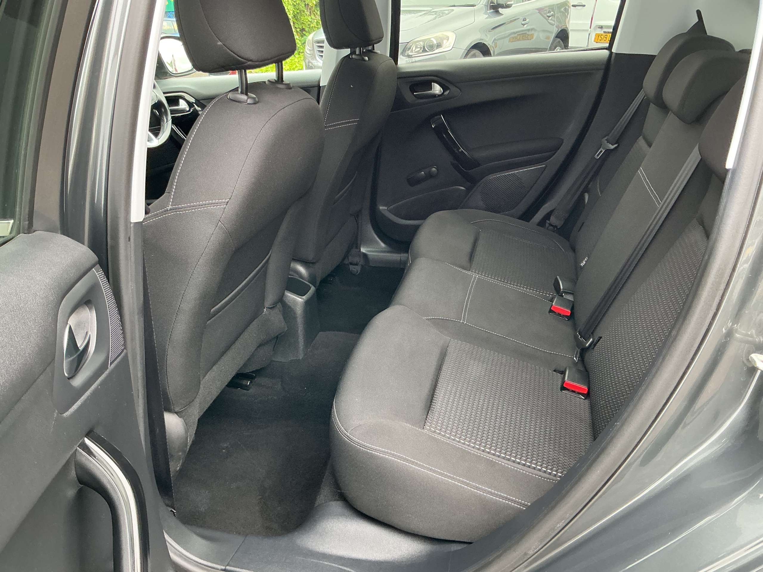 2016 PEUGEOT 208 2016 PEUGEOT 208