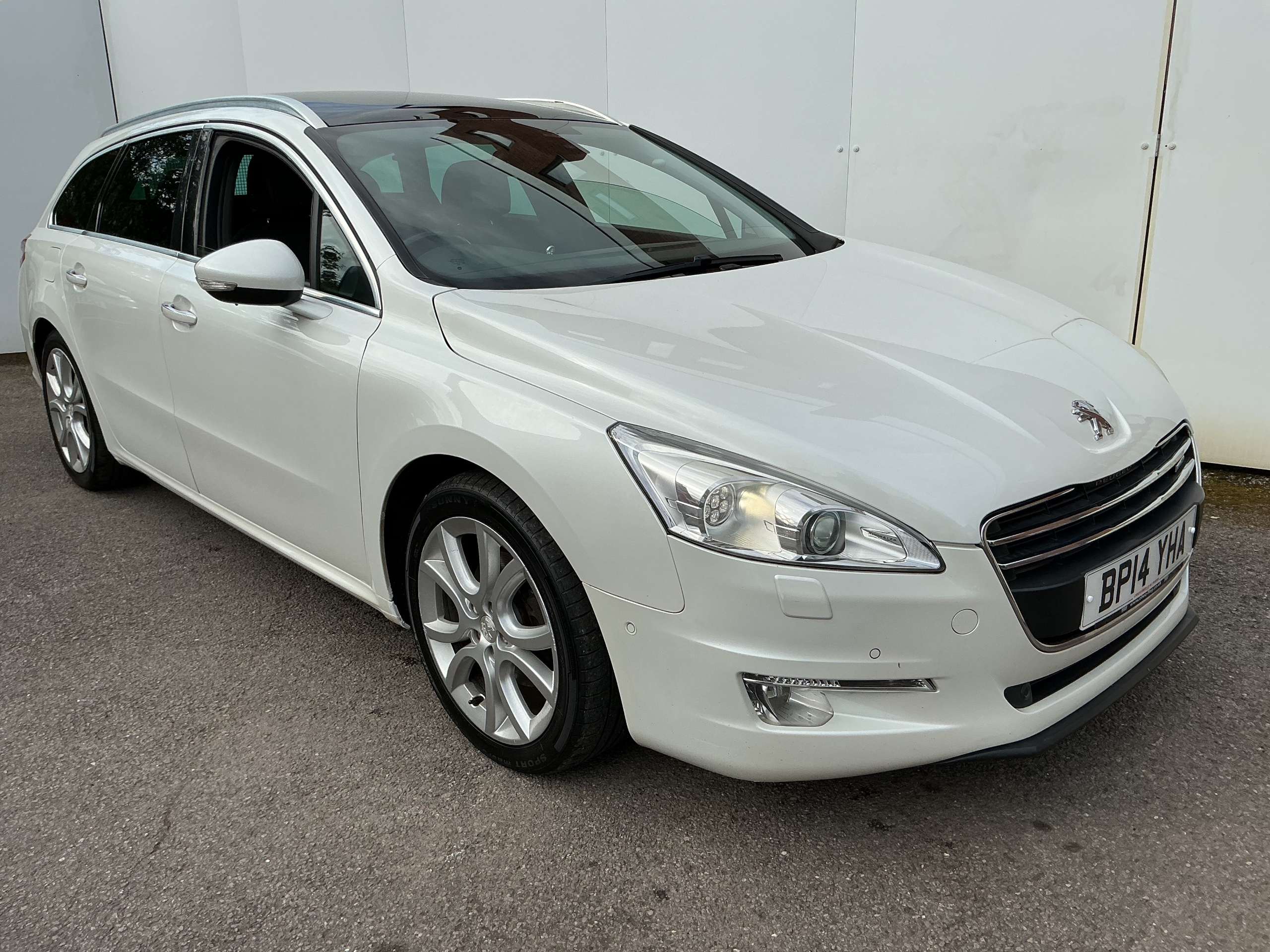 A 2014 PEUGEOT 508 SW 2.0 BlueHDi Allure Estate 5dr Diesel Manual Euro 6 (s/s) (150 ps) A 2014 PEUGEOT 508 SW 2.0 BlueHDi Allure Estate 5dr Diesel Manual Euro 6 (s/s) (150 ps)