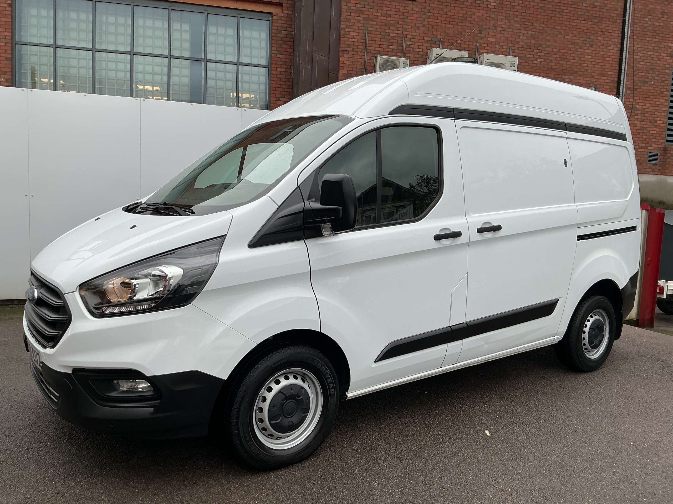 A 2020 FORD TRANSIT CUSTOM 2.0 300 EcoBlue Leader Panel Van 5dr Diesel Manual L1 H2 Euro 6 (s/s) (105 ps) A 2020 FORD TRANSIT CUSTOM 2.0 300 EcoBlue Leader Panel Van 5dr Diesel Manual L1 H2 Euro 6 (s/s) (105 ps)