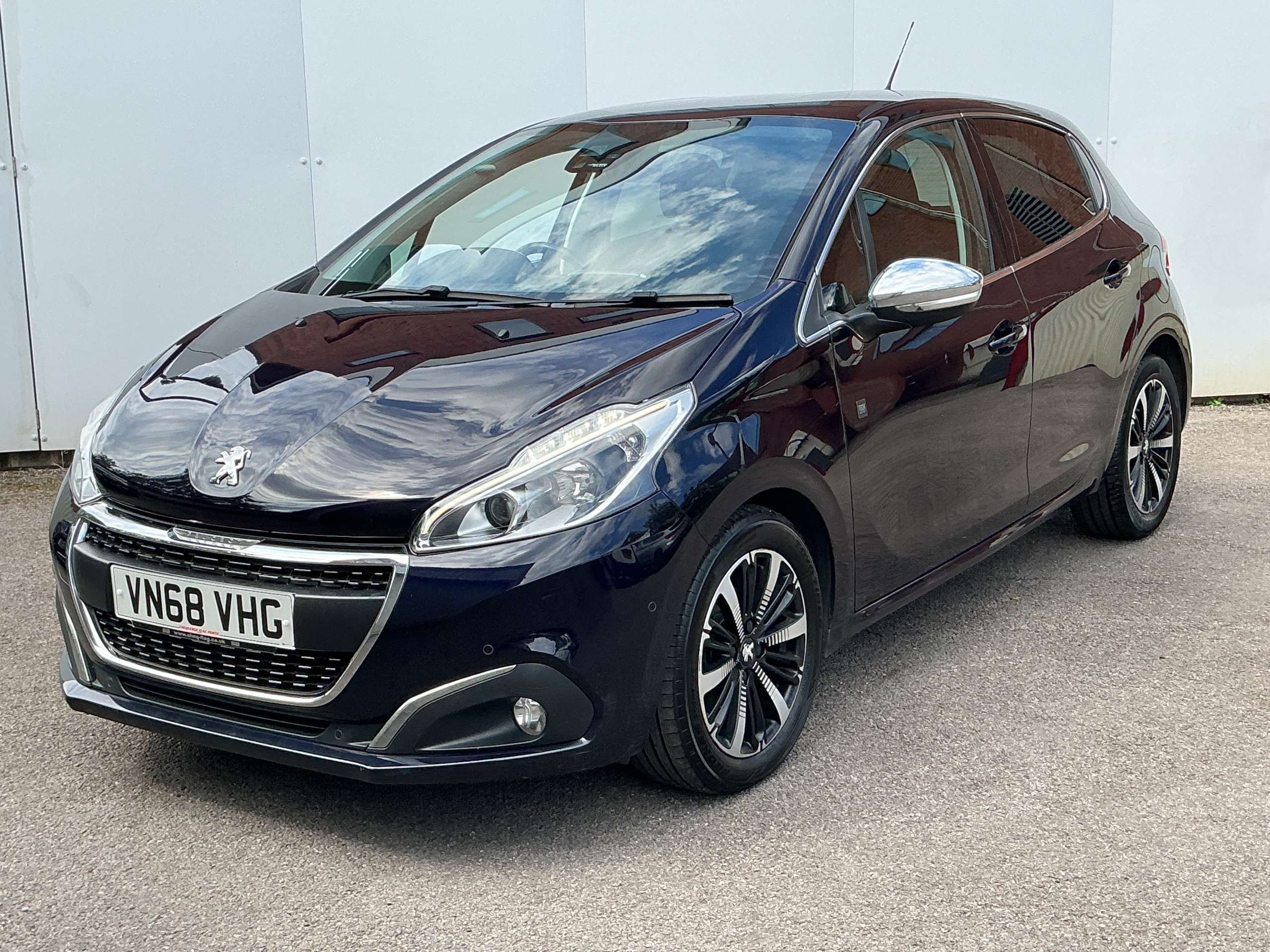 A 2018 PEUGEOT 208 1.5 BlueHDi Tech Edition Hatchback 5dr Diesel Manual Euro 6 (s/s) (100 ps) A 2018 PEUGEOT 208 1.5 BlueHDi Tech Edition Hatchback 5dr Diesel Manual Euro 6 (s/s) (100 ps)