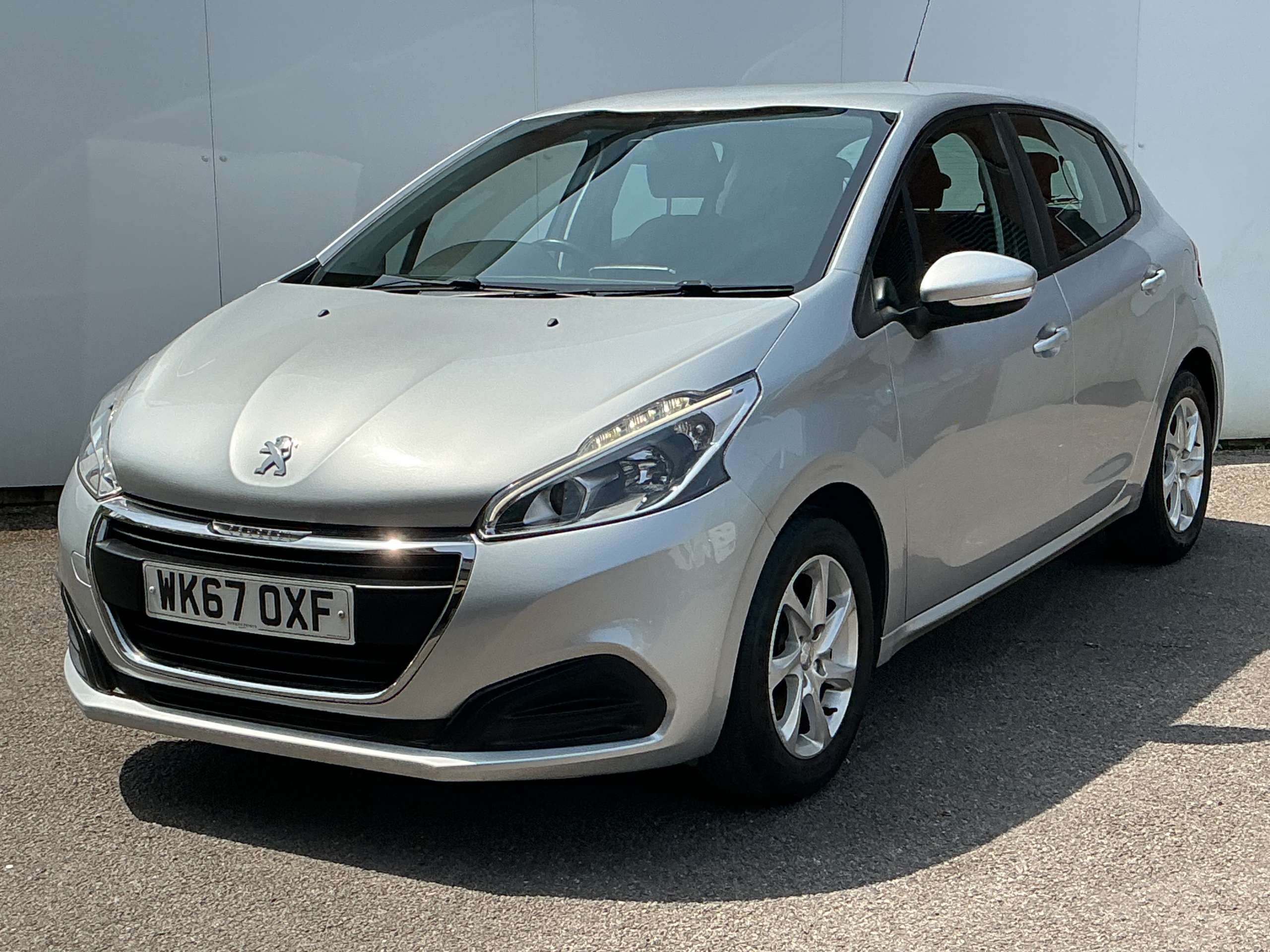 A 2017 PEUGEOT 208 1.2 PureTech Active Hatchback 5dr Petrol Manual Euro 6 (82 ps) A 2017 PEUGEOT 208 1.2 PureTech Active Hatchback 5dr Petrol Manual Euro 6 (82 ps)
