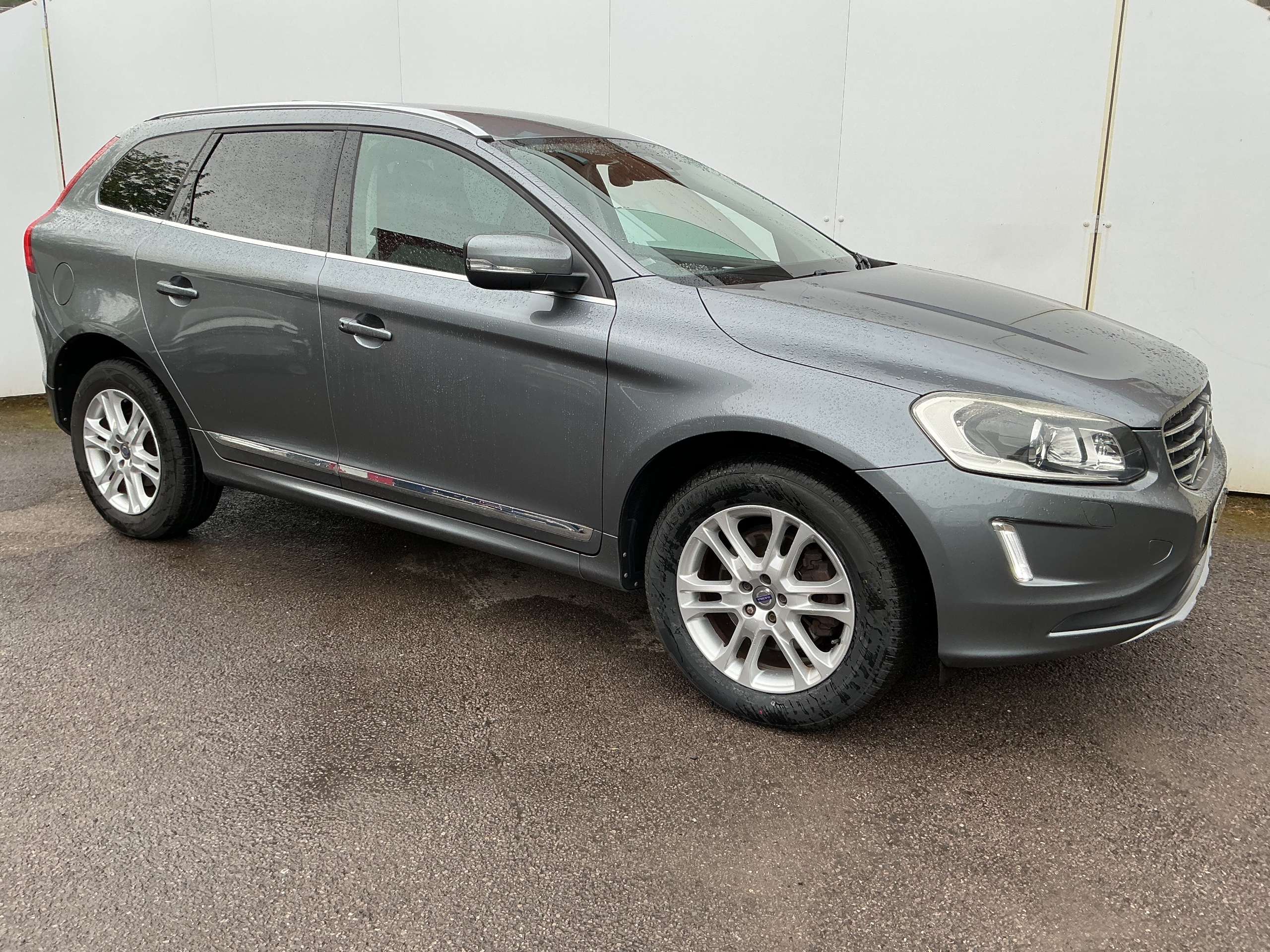 A 2016 VOLVO XC60 2.4 D4 SE Lux Nav SUV 5dr Diesel Auto AWD Euro 6 (s/s) (190 ps) A 2016 VOLVO XC60 2.4 D4 SE Lux Nav SUV 5dr Diesel Auto AWD Euro 6 (s/s) (190 ps)