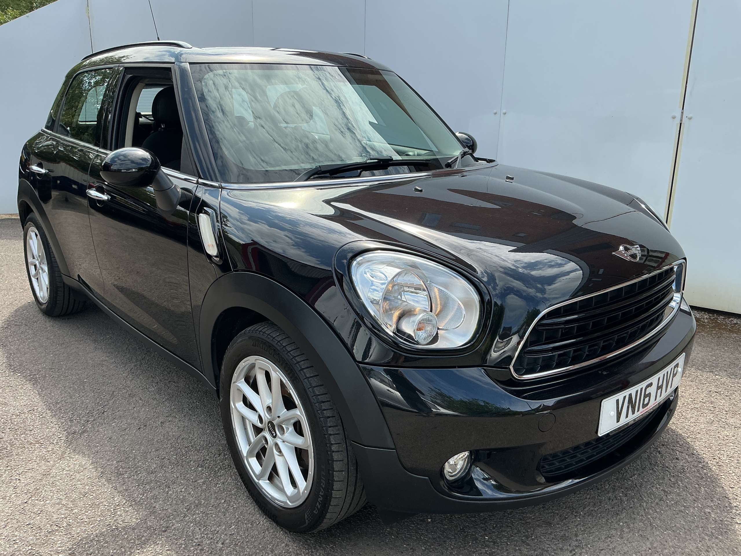 A 2016 MINI COUNTRYMAN 1.6 Cooper D Business Edition SUV 5dr Diesel Manual Euro 5 (s/s) (112 ps) A 2016 MINI COUNTRYMAN 1.6 Cooper D Business Edition SUV 5dr Diesel Manual Euro 5 (s/s) (112 ps)