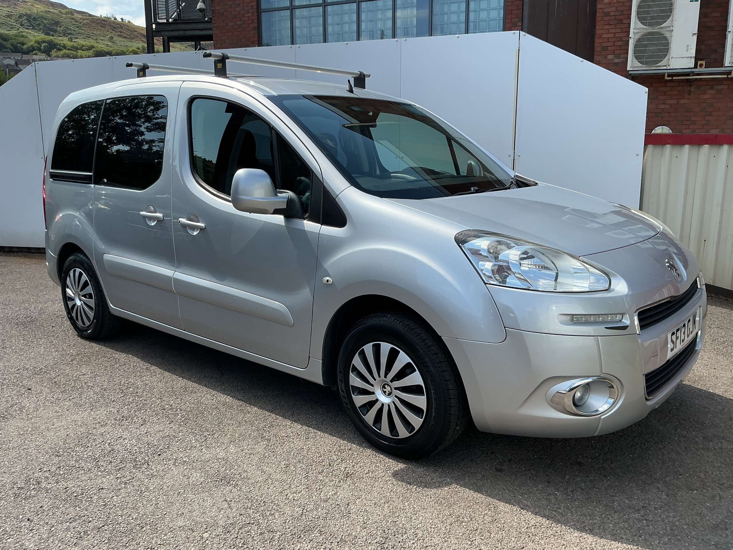 A 2013 PEUGEOT PARTNER TEPEE 1.6 HDi Tepee S MPV 5dr Diesel Manual (135 g/km, 92 bhp) A 2013 PEUGEOT PARTNER TEPEE 1.6 HDi Tepee S MPV 5dr Diesel Manual (135 g/km, 92 bhp)