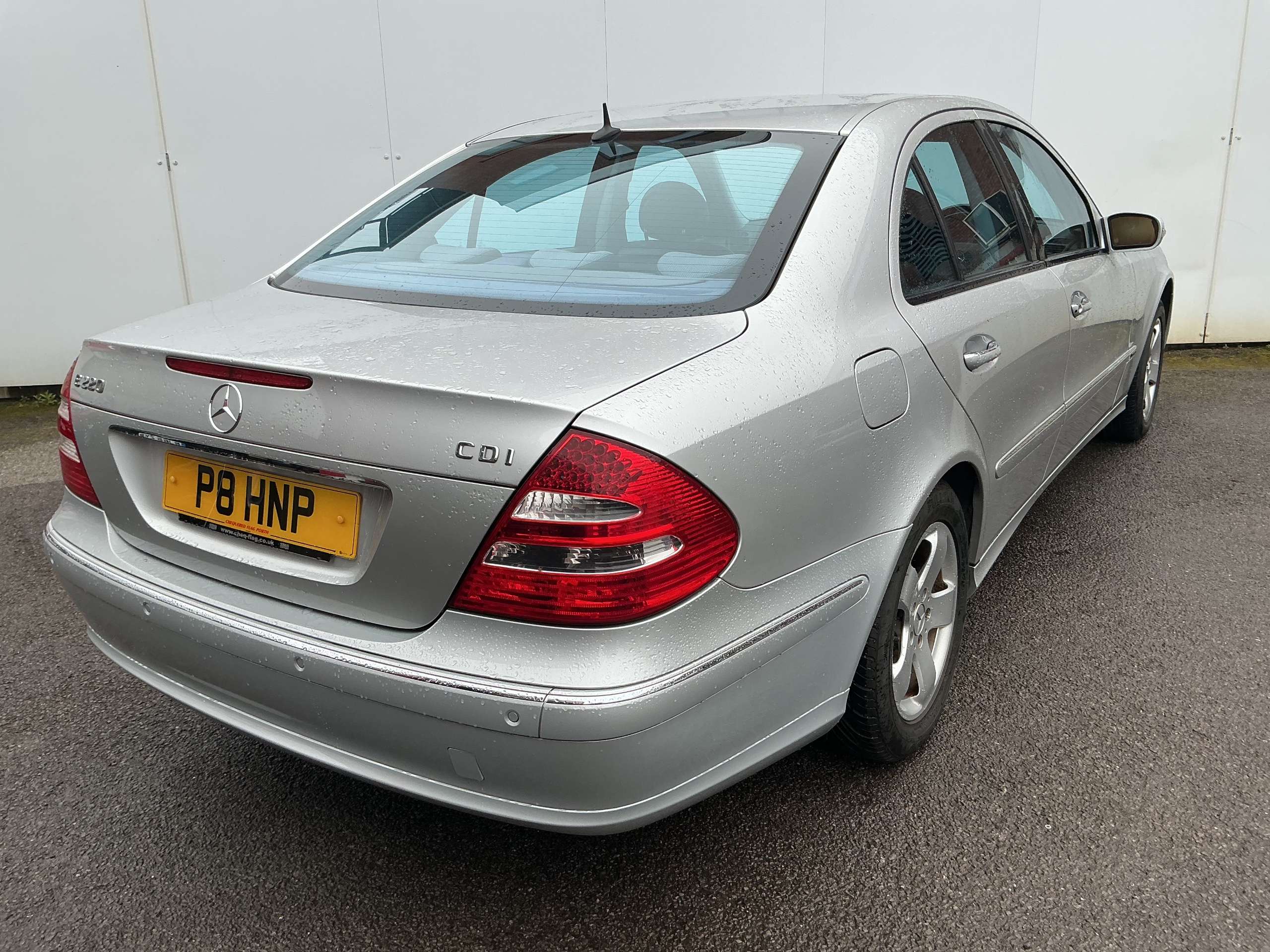 A 2004 MERCEDES-BENZ E CLASS 2.1 E220 CDI Avantgarde Saloon 4dr Diesel Automatic (177 g/km, 150 bhp) A 2004 MERCEDES-BENZ E CLASS 2.1 E220 CDI Avantgarde Saloon 4dr Diesel Automatic (177 g/km, 150 bhp)