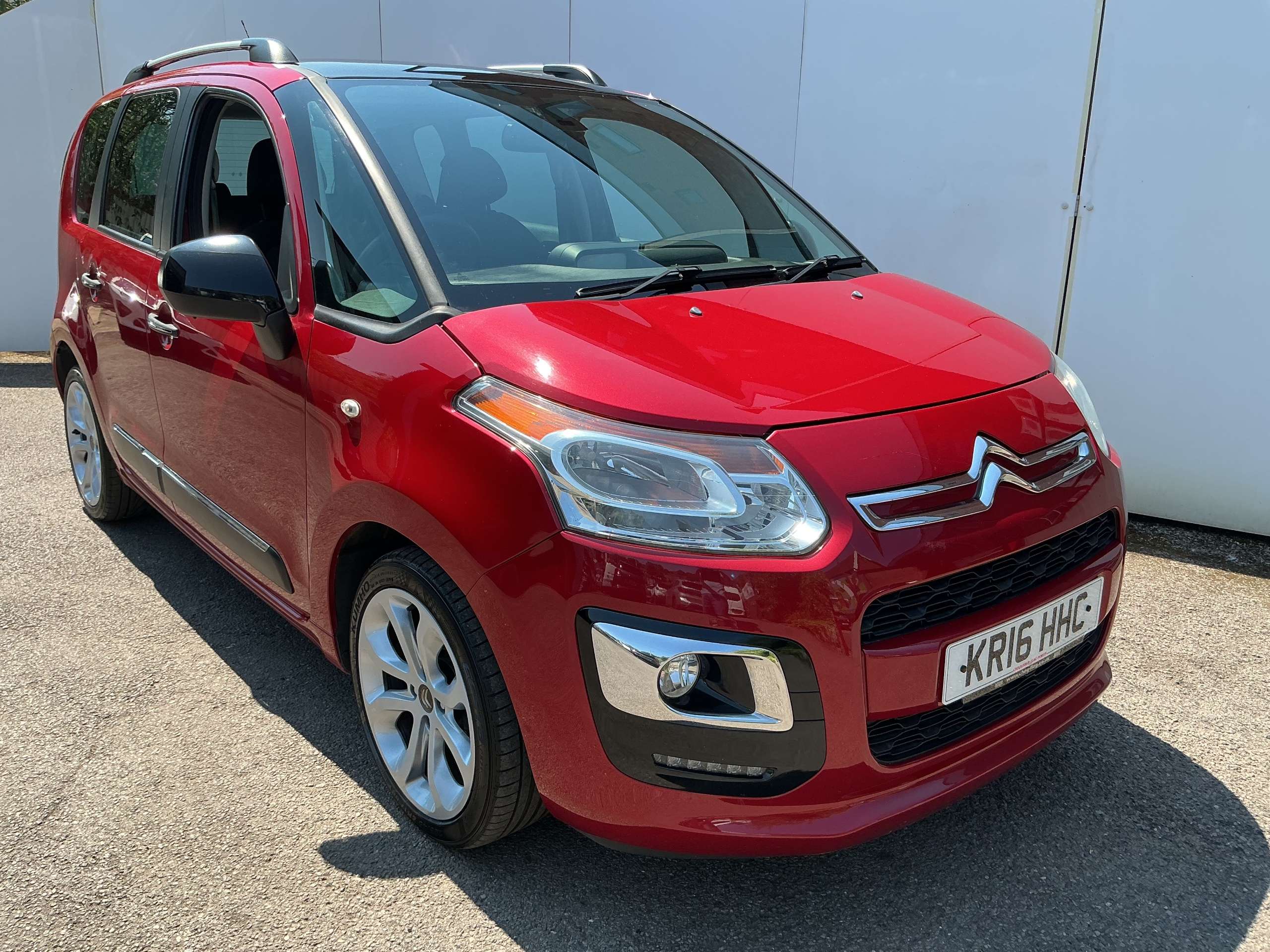 A 2016 CITROEN C3 PICASSO 1.6 BlueHDi Platinum MPV 5dr Diesel Manual Euro 6 (100 ps) A 2016 CITROEN C3 PICASSO 1.6 BlueHDi Platinum MPV 5dr Diesel Manual Euro 6 (100 ps)