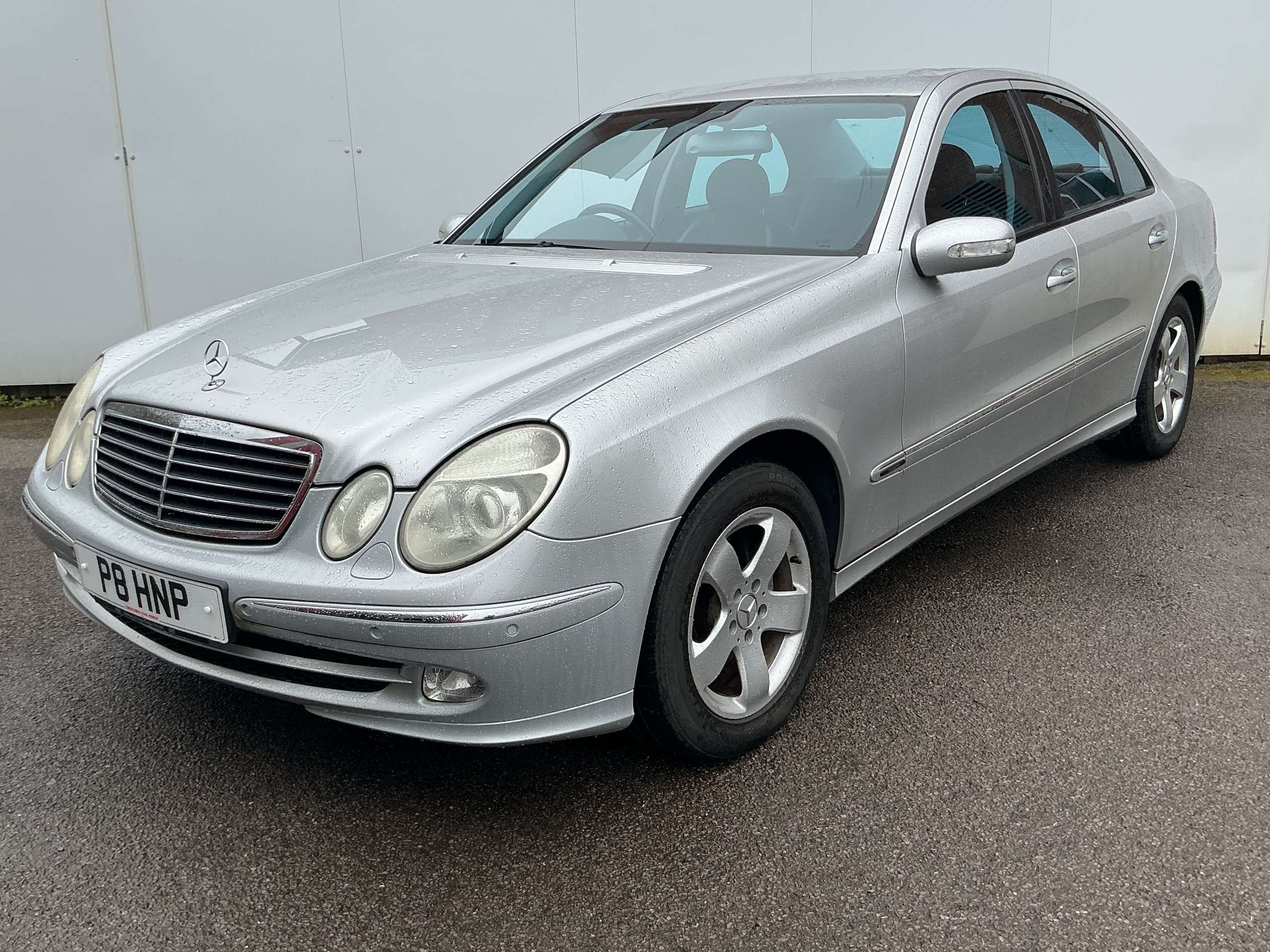A 2004 MERCEDES-BENZ E CLASS 2.1 E220 CDI Avantgarde Saloon 4dr Diesel Automatic (177 g/km, 150 bhp) A 2004 MERCEDES-BENZ E CLASS 2.1 E220 CDI Avantgarde Saloon 4dr Diesel Automatic (177 g/km, 150 bhp)