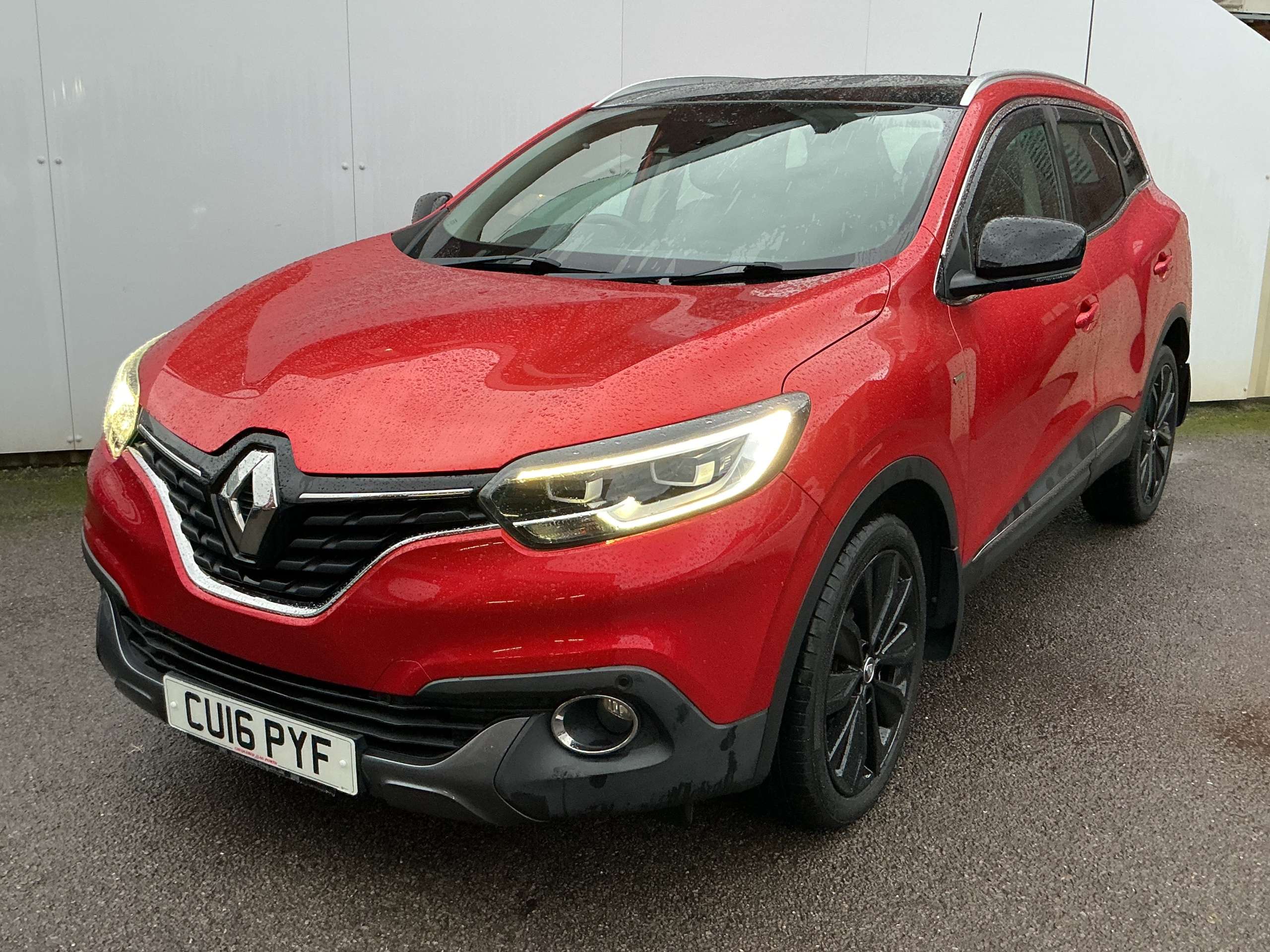 A 2016 RENAULT KADJAR 1.5 dCi Signature Nav SUV 5dr Diesel EDC Euro 6 (s/s) (110 ps) A 2016 RENAULT KADJAR 1.5 dCi Signature Nav SUV 5dr Diesel EDC Euro 6 (s/s) (110 ps)
