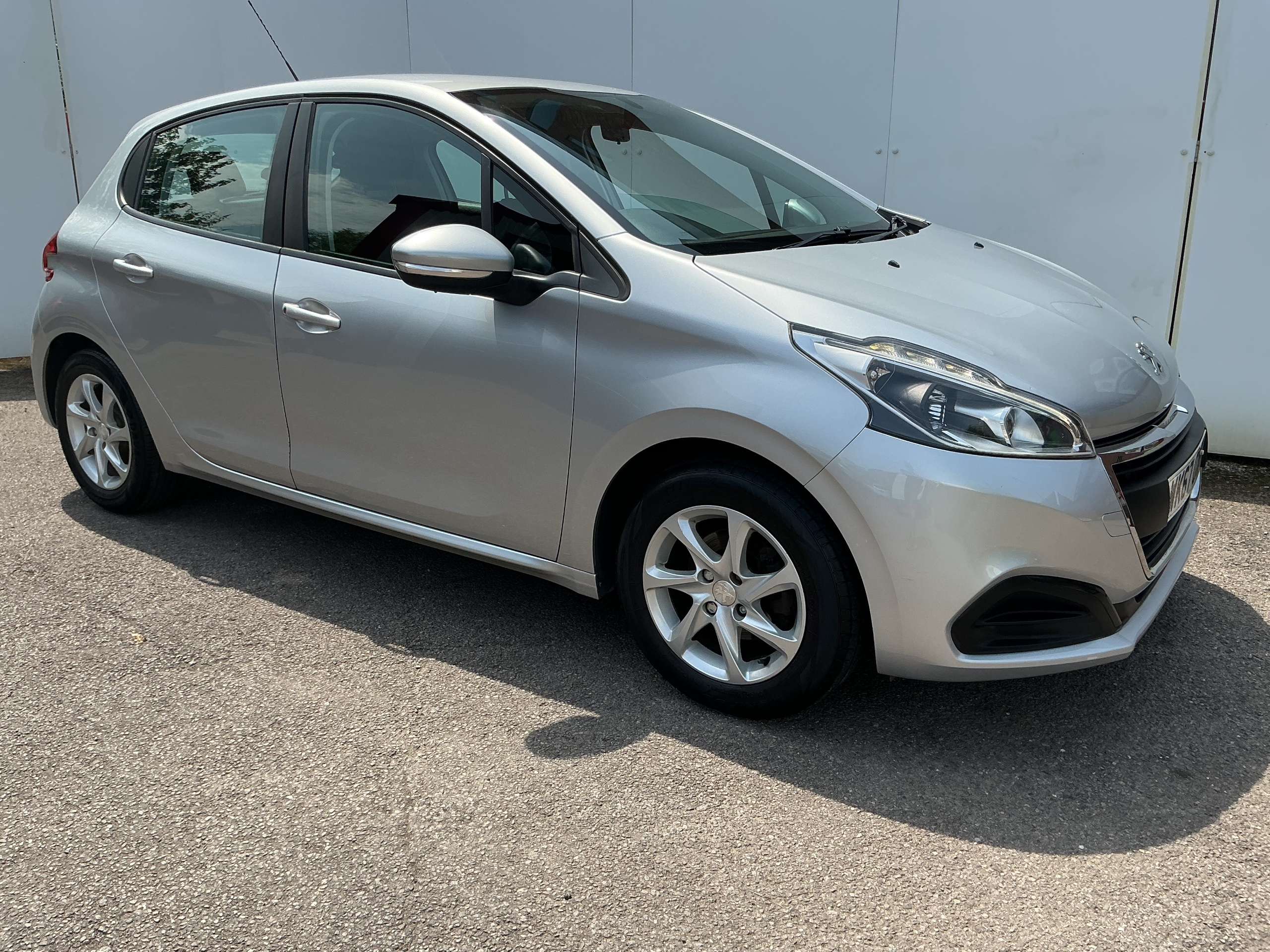 A 2017 PEUGEOT 208 1.2 PureTech Active Hatchback 5dr Petrol Manual Euro 6 (82 ps) A 2017 PEUGEOT 208 1.2 PureTech Active Hatchback 5dr Petrol Manual Euro 6 (82 ps)