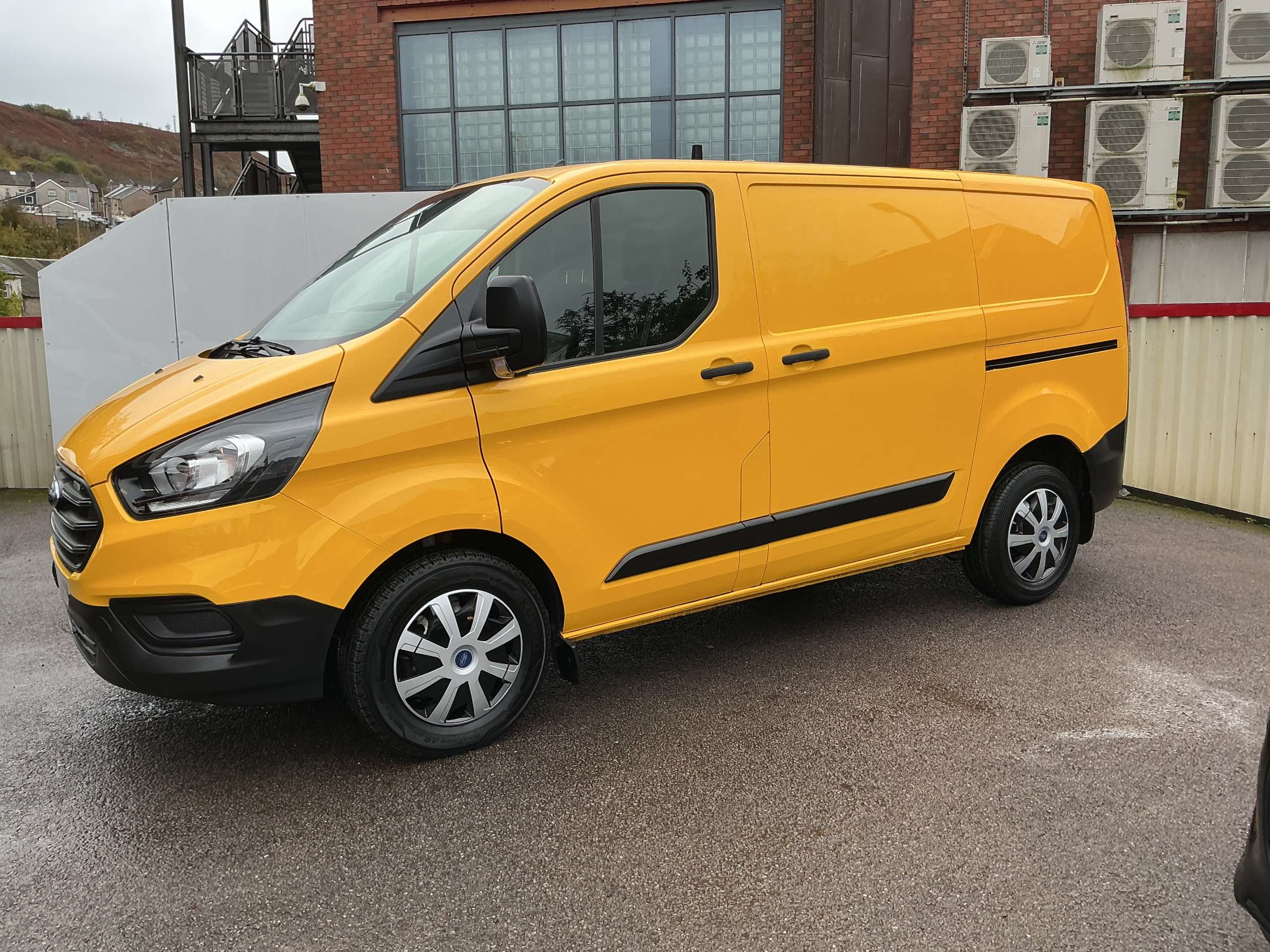 A 2021 FORD TRANSIT CUSTOM 2.0 340 EcoBlue Leader Panel Van 5dr Diesel Manual L1 H1 Euro 6 (s/s) (130 ps) A 2021 FORD TRANSIT CUSTOM 2.0 340 EcoBlue Leader Panel Van 5dr Diesel Manual L1 H1 Euro 6 (s/s) (130 ps)
